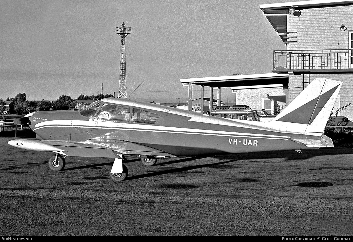 Aircraft Photo of VH-UAR | Piper PA-24-250 Comanche | AirHistory.net #268878