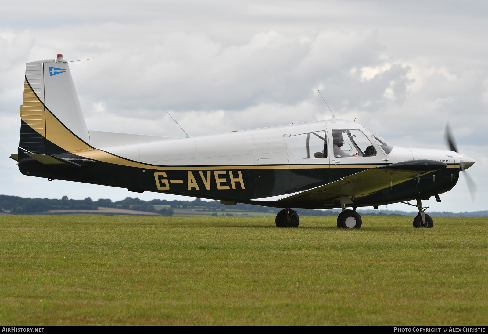 Aircraft Photo of G-AVEH | SIAI-Marchetti S-205-20/R | AirHistory.net #268923