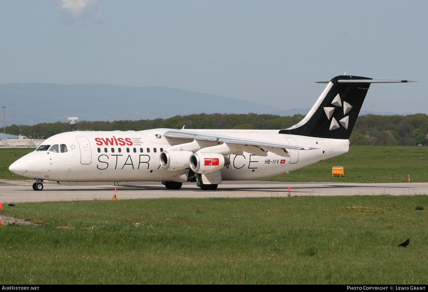 Aircraft Photo of HB-IYV | BAE Systems Avro 146-RJ100 | Swiss International Air Lines | AirHistory.net #269045
