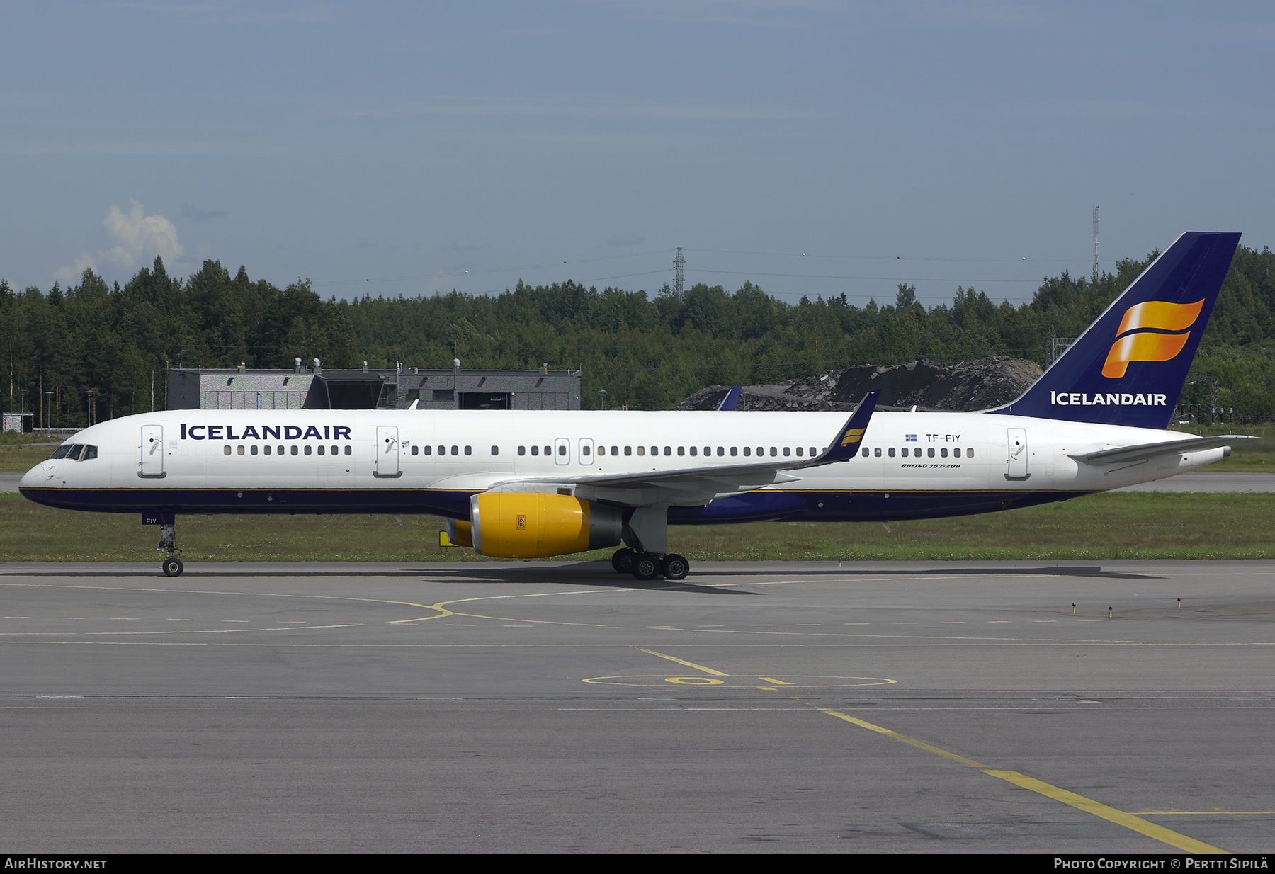 Aircraft Photo of TF-FIY | Boeing 757-256 | Icelandair | AirHistory.net #269177