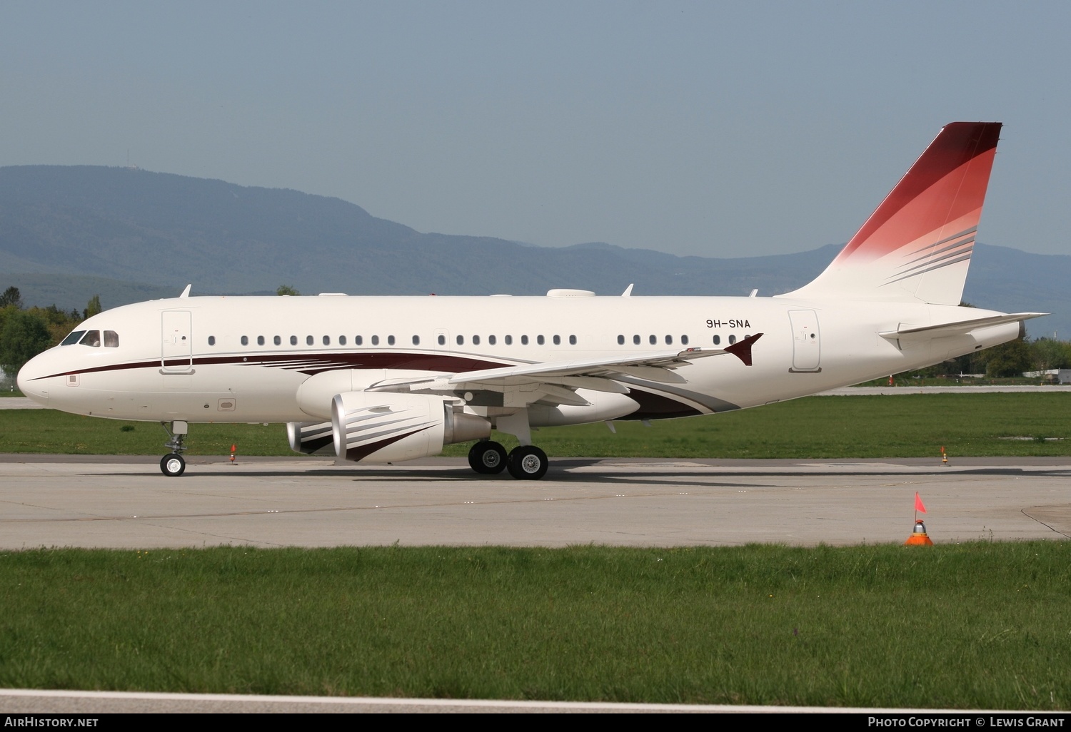 Aircraft Photo of 9H-SNA | Airbus ACJ319 (A319-115/CJ) | AirHistory.net #269235