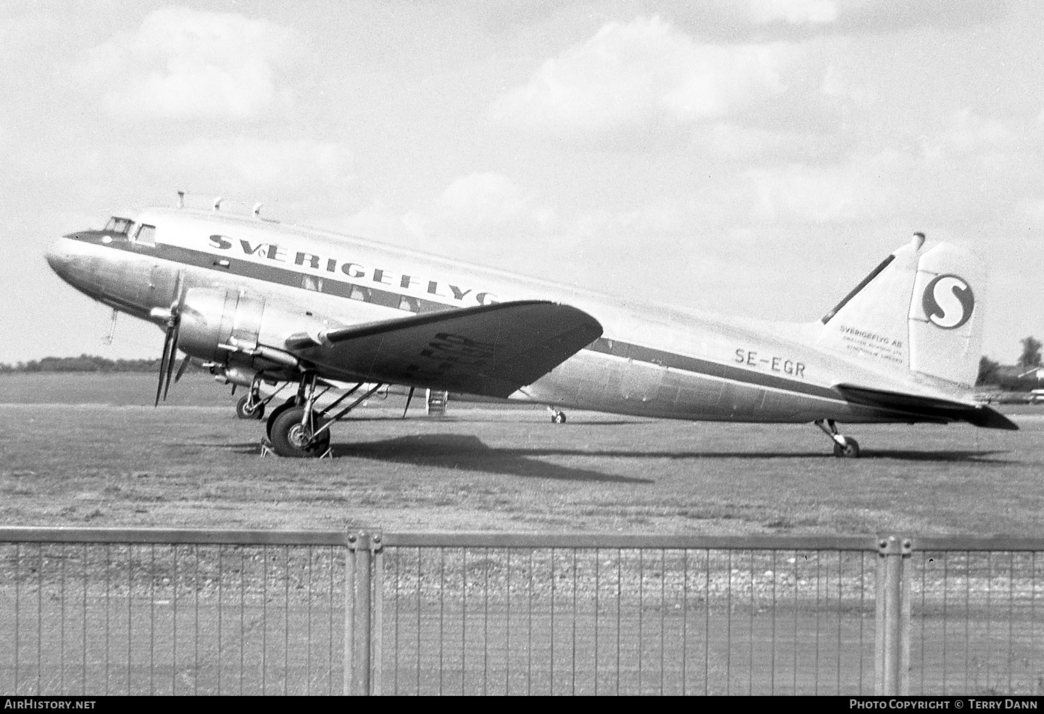 Aircraft Photo of SE-EGR | Douglas DC-3D | Sverigeflyg | AirHistory.net #269427
