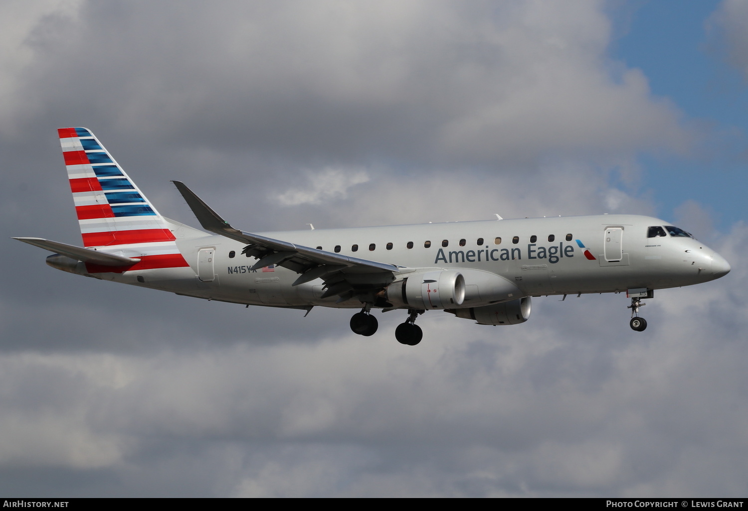 Aircraft Photo of N415YX | Embraer 175LR (ERJ-170-200LR) | American Eagle | AirHistory.net #269479