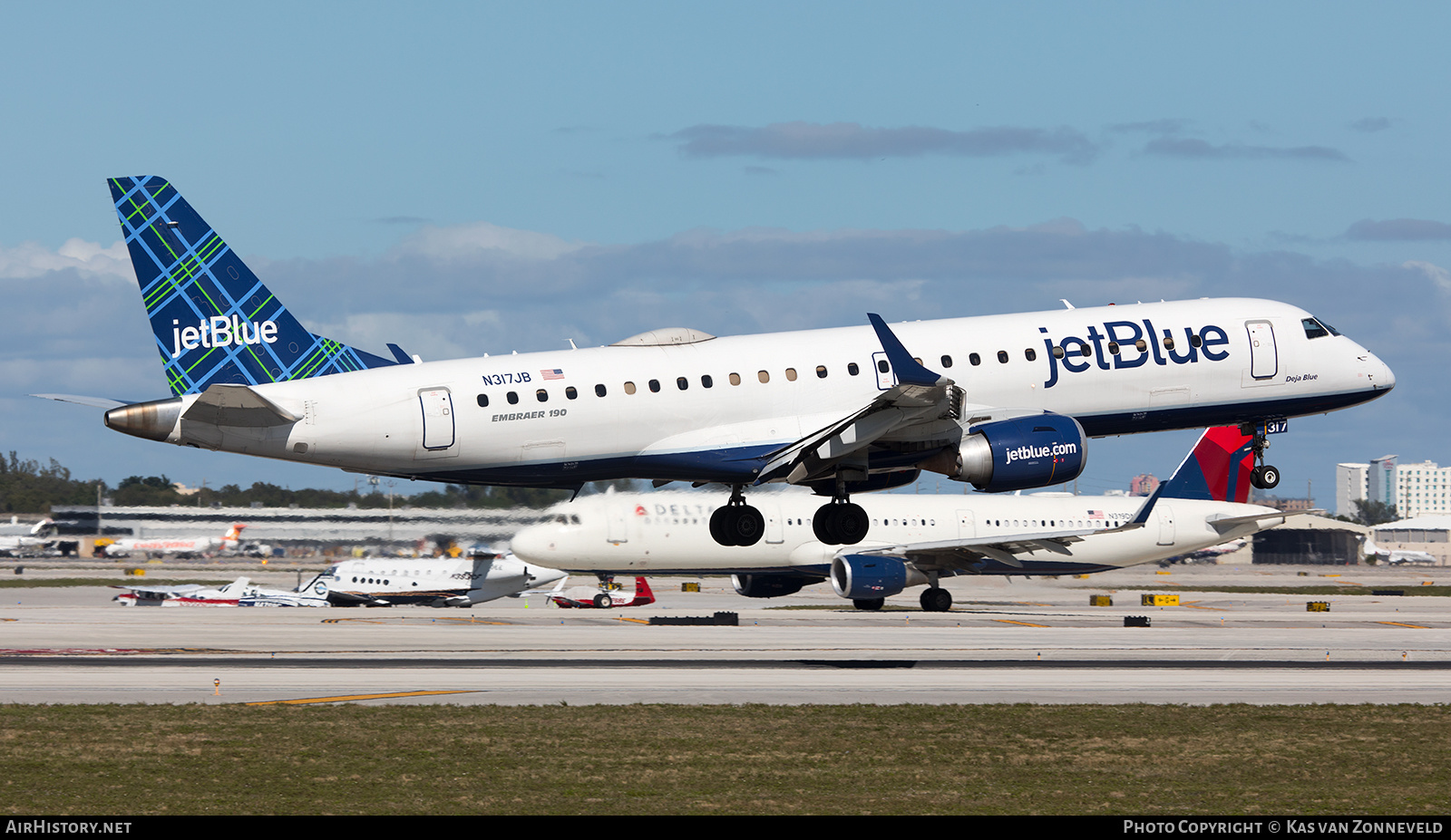 Aircraft Photo of N317JB | Embraer 190AR (ERJ-190-100IGW) | JetBlue Airways | AirHistory.net #269519