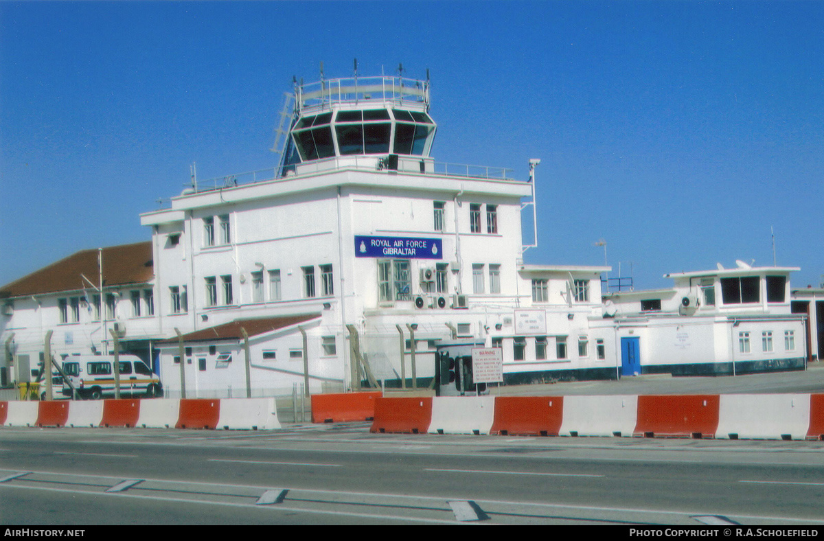 Airport photo of Gibraltar - North Front (LXGB / GIB) in Gibraltar | AirHistory.net #269568