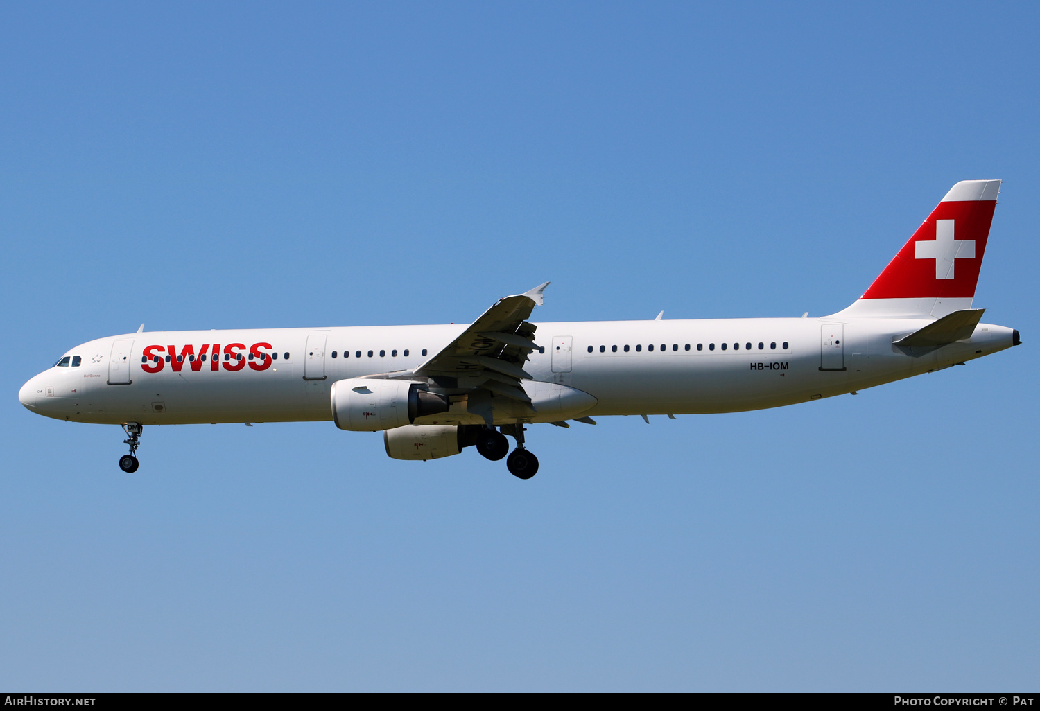 Aircraft Photo of HB-IOM | Airbus A321-212 | Swiss International Air Lines | AirHistory.net #269611