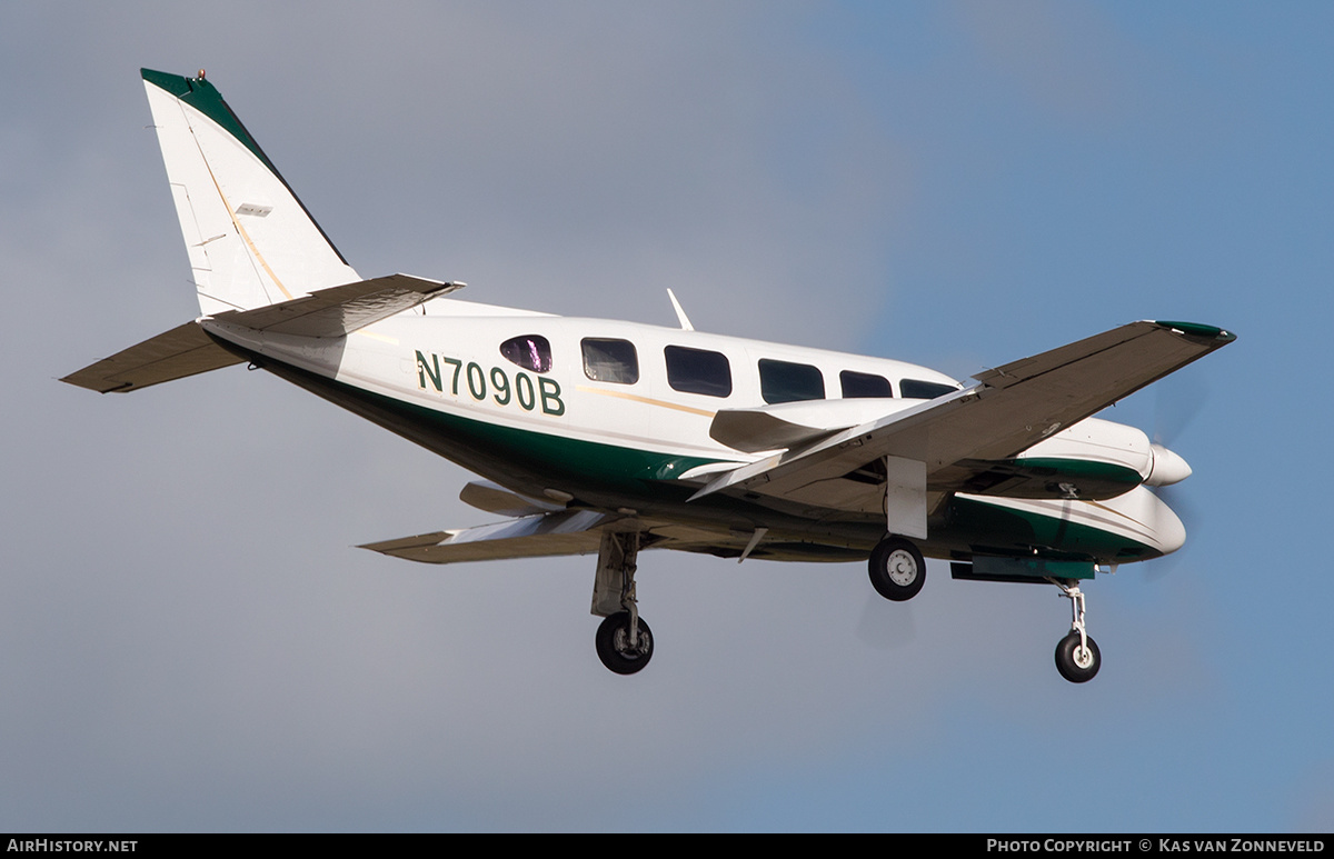 Aircraft Photo of N7090B | Piper PA-31-350 Navajo Chieftain | AirHistory.net #269806
