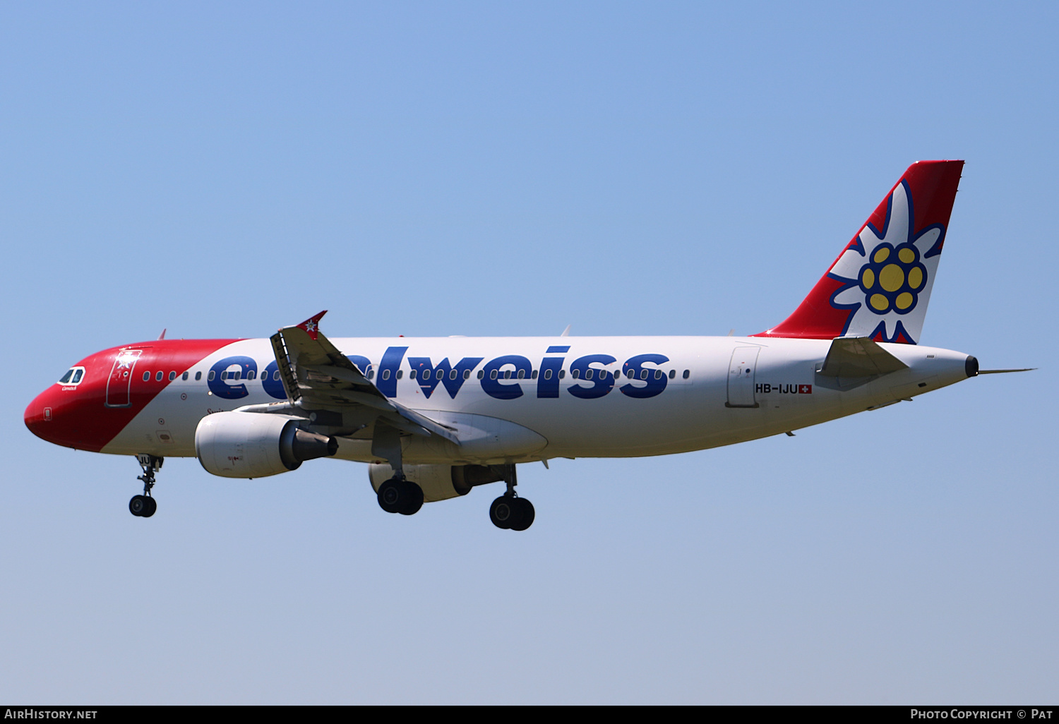 Aircraft Photo of HB-IJU | Airbus A320-214 | Edelweiss Air | AirHistory.net #269927