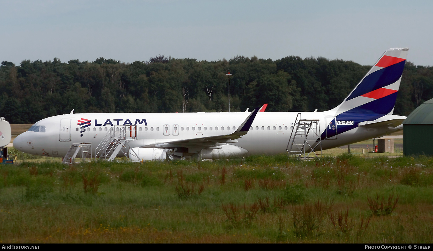 Aircraft Photo of VQ-BXS | Airbus A320-214 | LATAM Airlines | AirHistory.net #269928