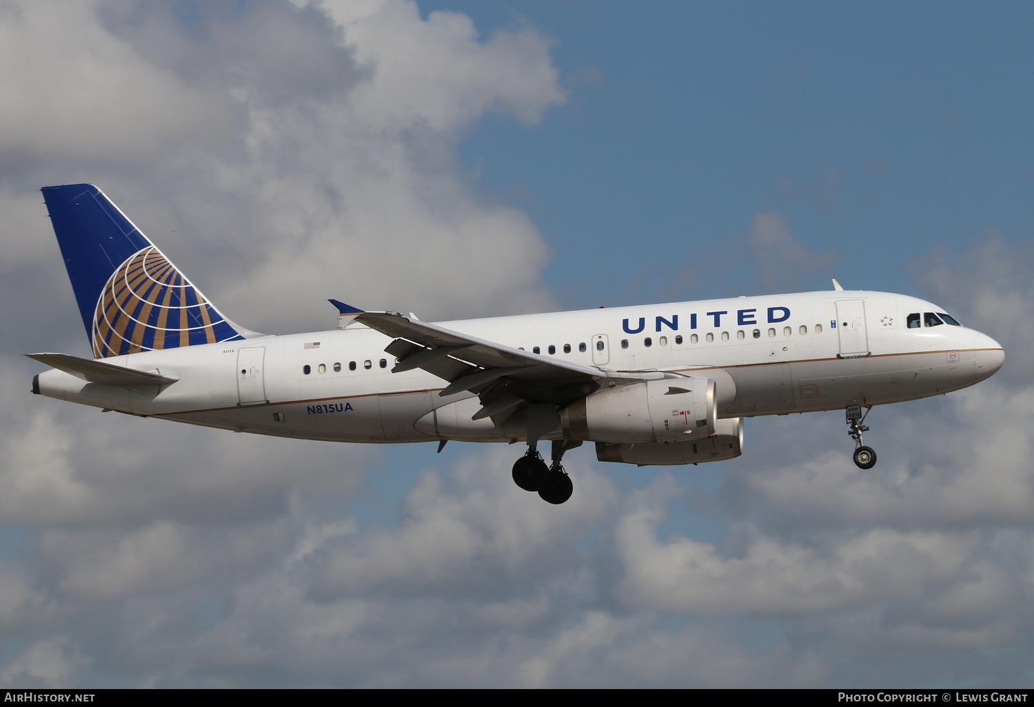 Aircraft Photo of N815UA | Airbus A319-131 | United Airlines | AirHistory.net #269955