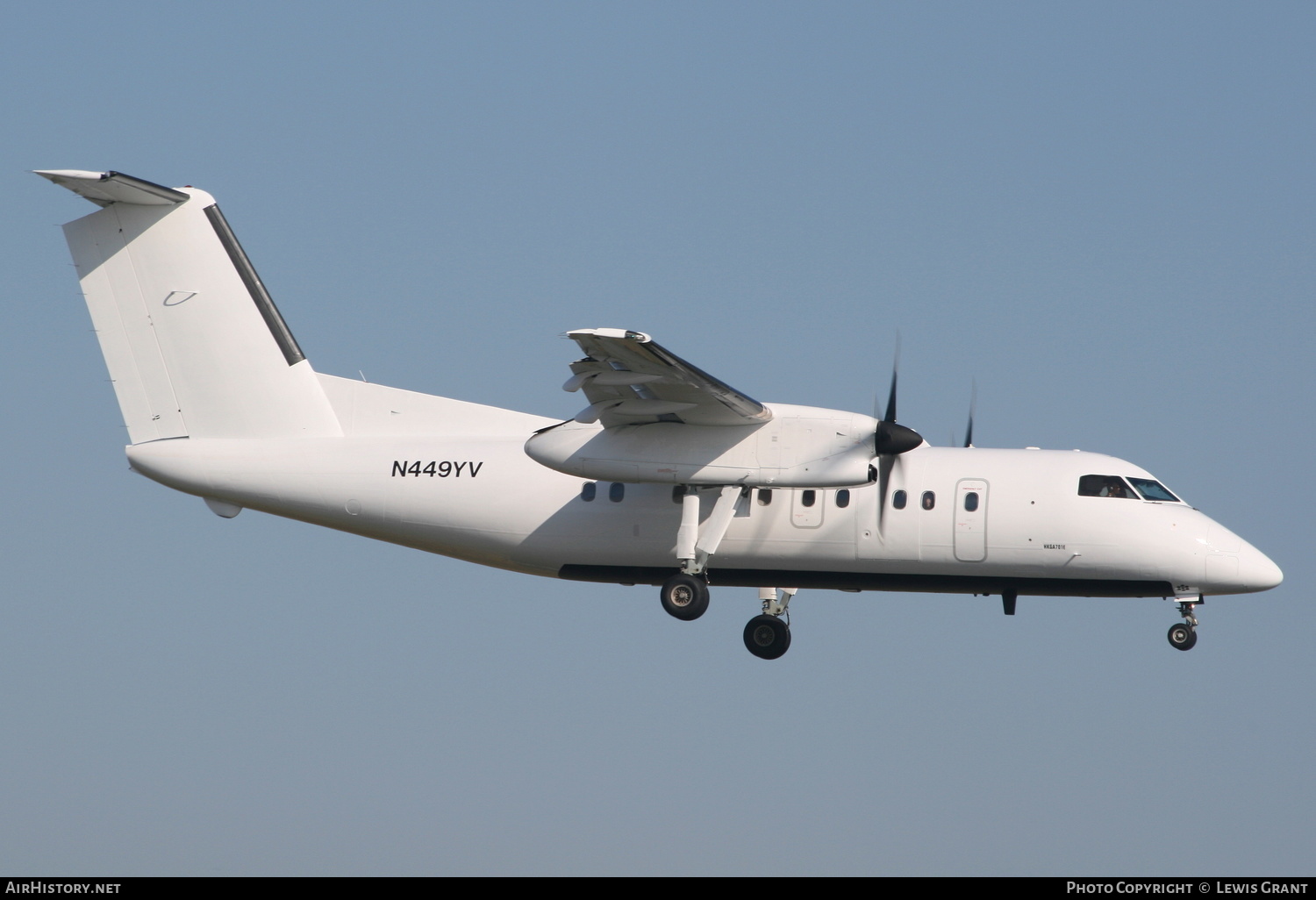 Aircraft Photo of N449YV | De Havilland Canada DHC-8-202Q Dash 8 | AirHistory.net #269975