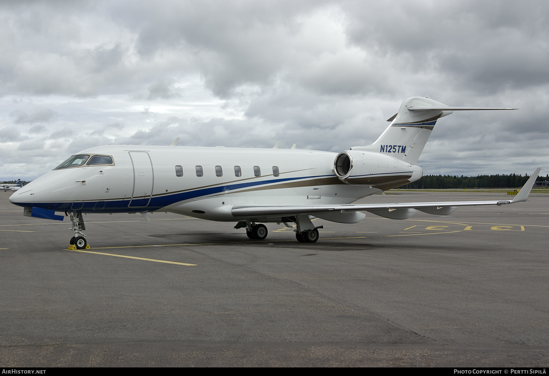 Aircraft Photo of N125TM | Bombardier Challenger 300 (BD-100-1A10) | AirHistory.net #270023