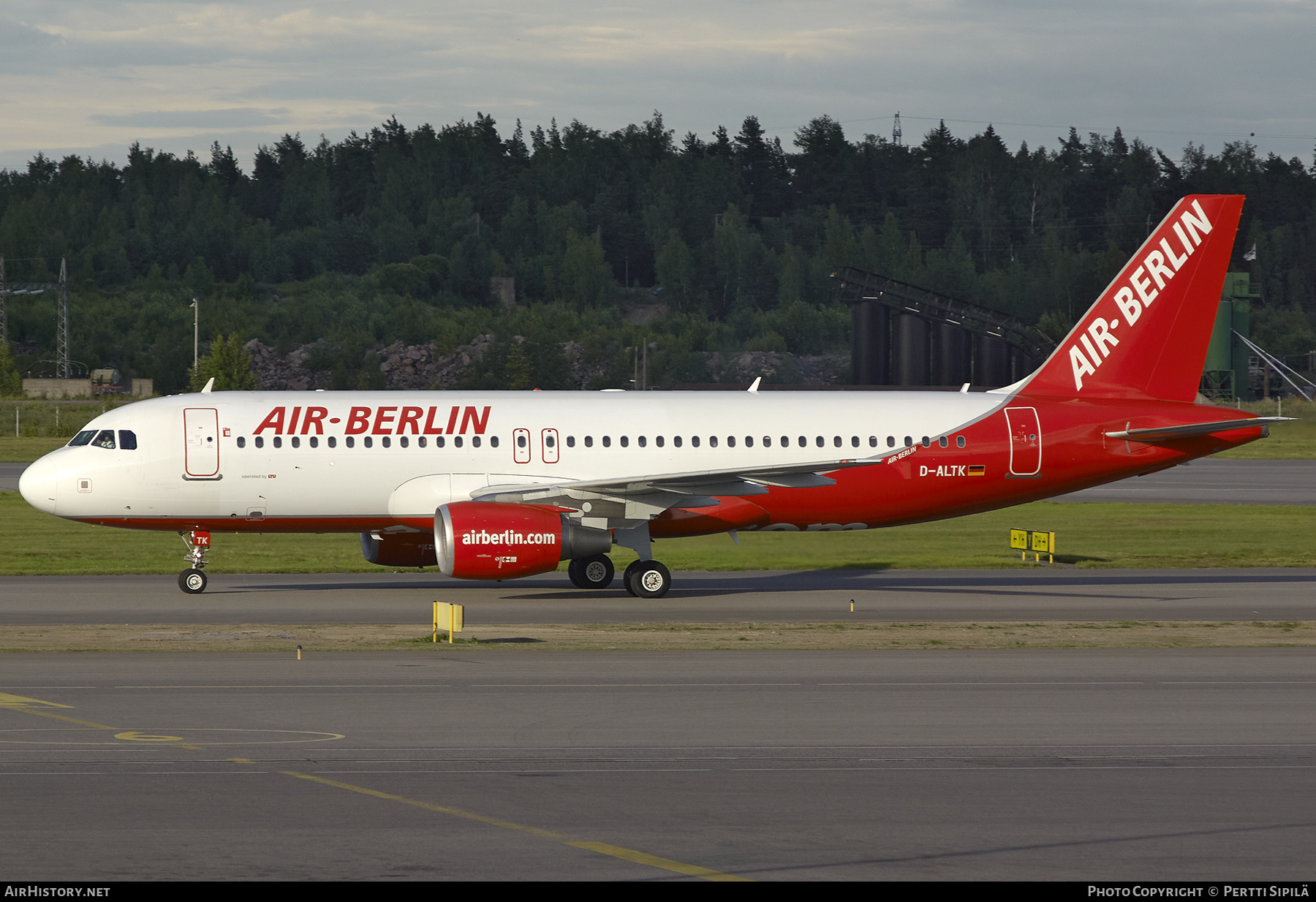 Aircraft Photo of D-ALTK | Airbus A320-214 | Air Berlin | AirHistory.net #270028
