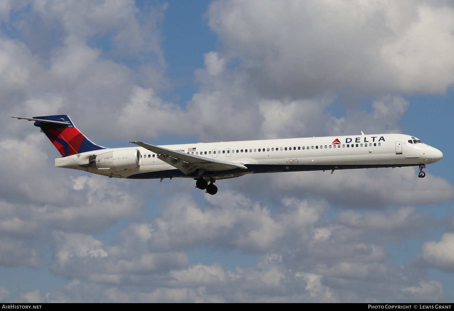 Aircraft Photo of N935DN | McDonnell Douglas MD-90-30 | Delta Air Lines | AirHistory.net #270171