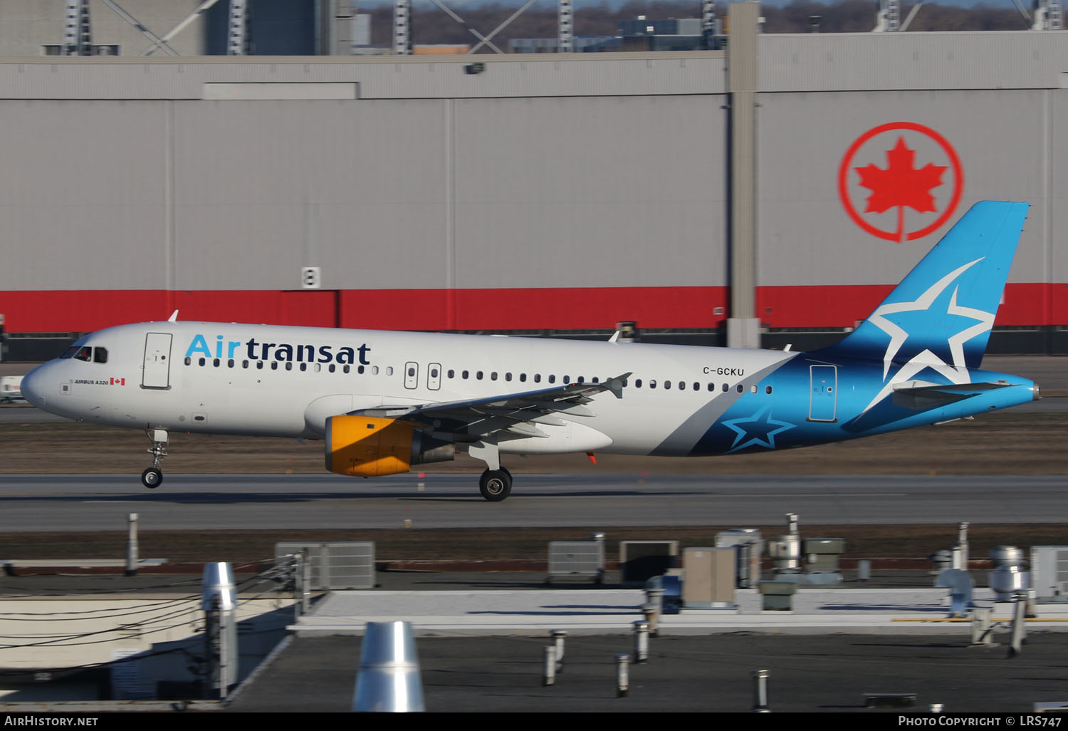 Aircraft Photo of C-GCKU | Airbus A320-212 | Air Transat | AirHistory.net #270643