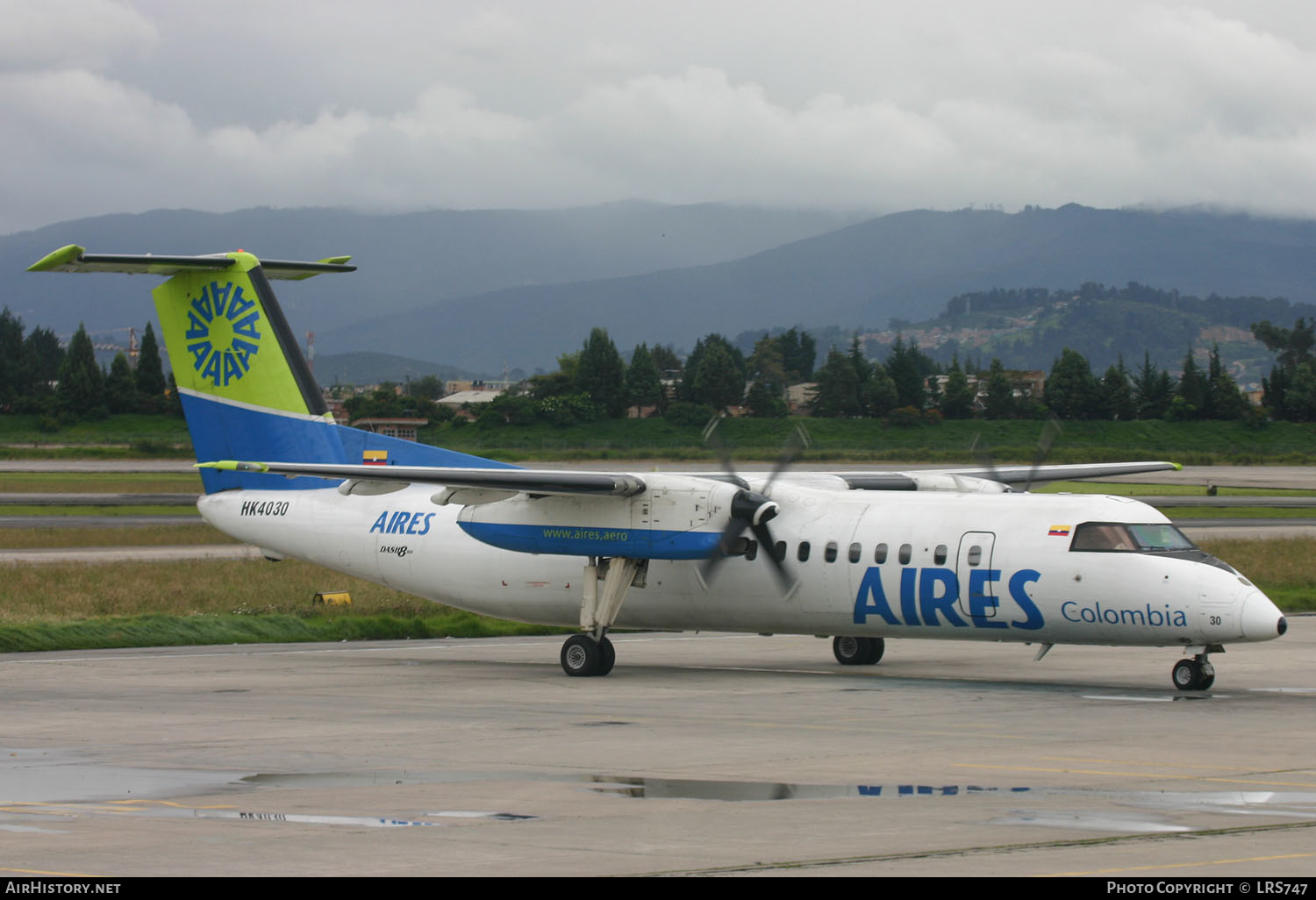 Aircraft Photo of HK-4030 | De Havilland Canada DHC-8-301 Dash 8 | AIRES - Aerovías de Integración Regional | AirHistory.net #270726