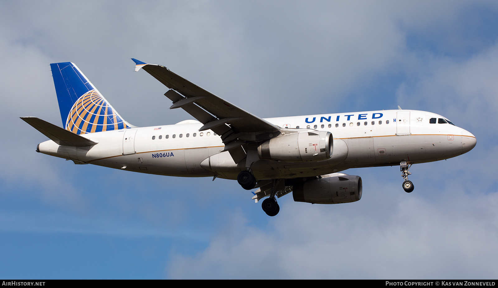 Aircraft Photo of N806UA | Airbus A319-131 | United Airlines | AirHistory.net #270832