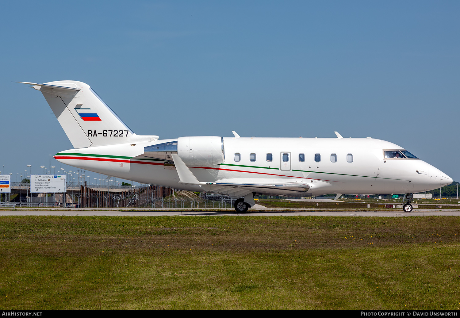 Aircraft Photo of RA-67227 | Bombardier Challenger 605 (CL-600-2B16) | AirHistory.net #270836