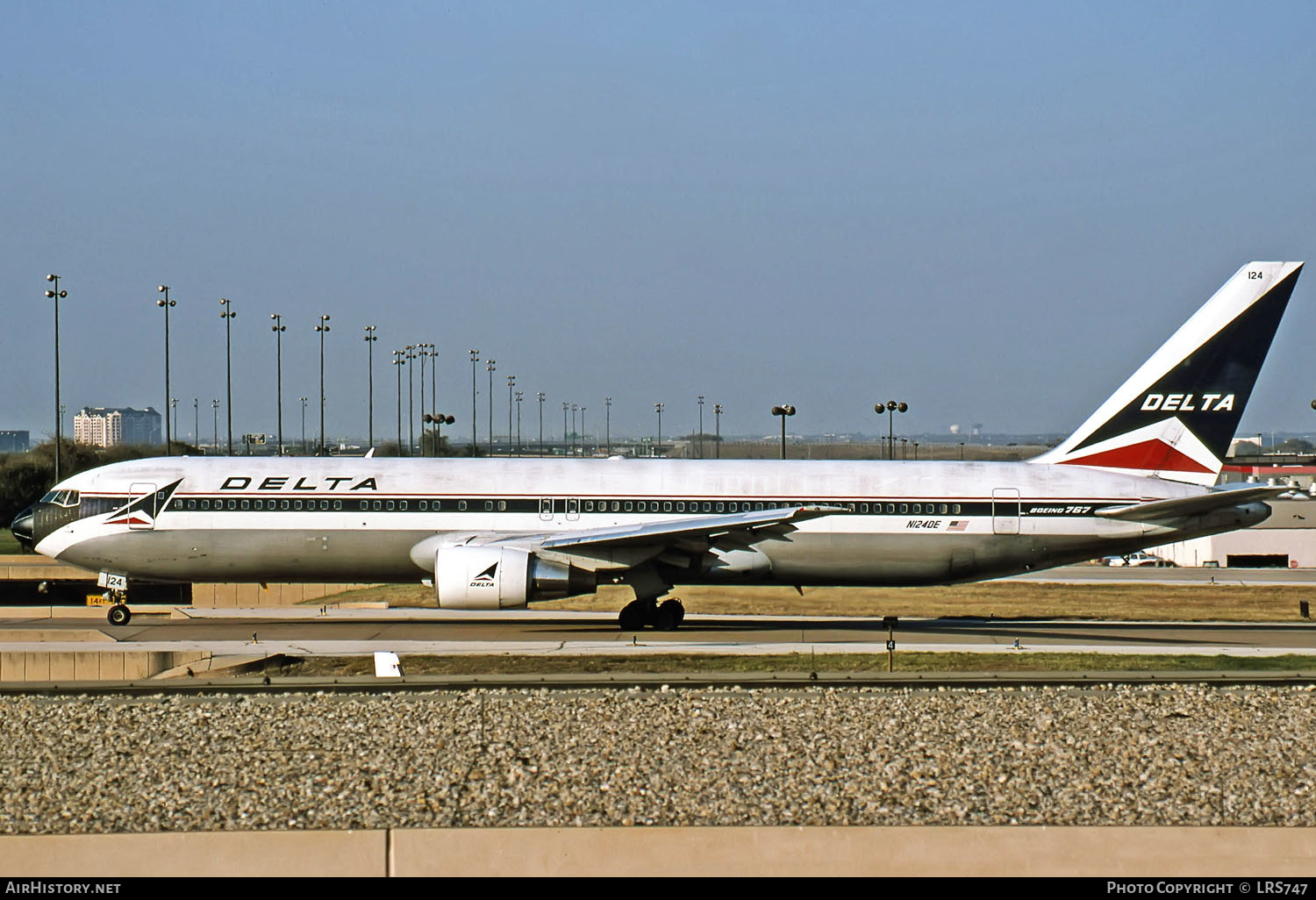 Aircraft Photo of N124DE | Boeing 767-332 | Delta Air Lines | AirHistory.net #270872