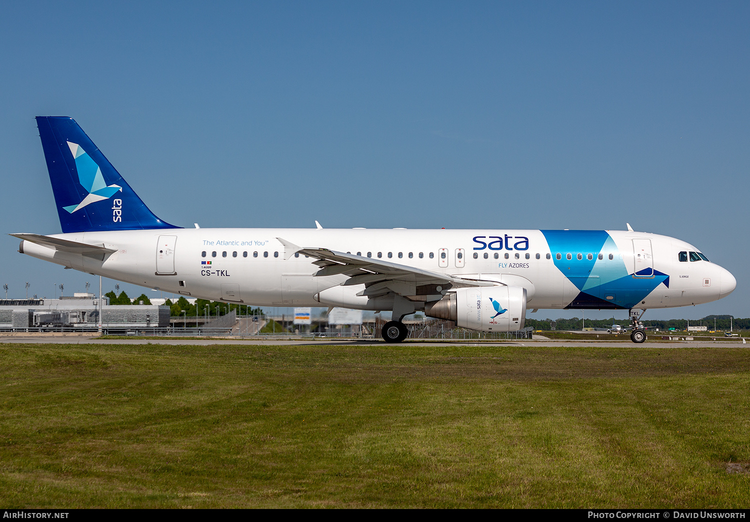 Aircraft Photo of CS-TKL | Airbus A320-214 | SATA Internacional | AirHistory.net #271017