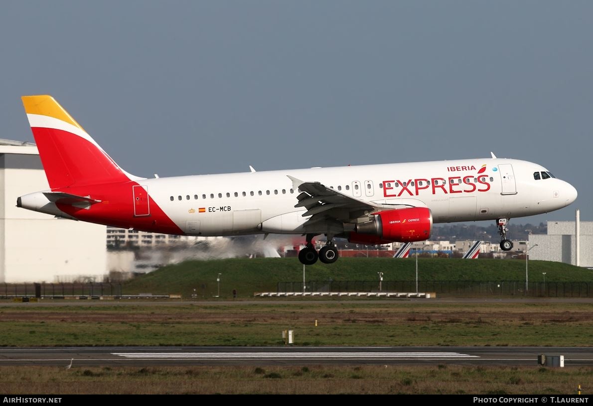 Aircraft Photo of EC-MCB | Airbus A320-214 | Iberia Express | AirHistory.net #271482