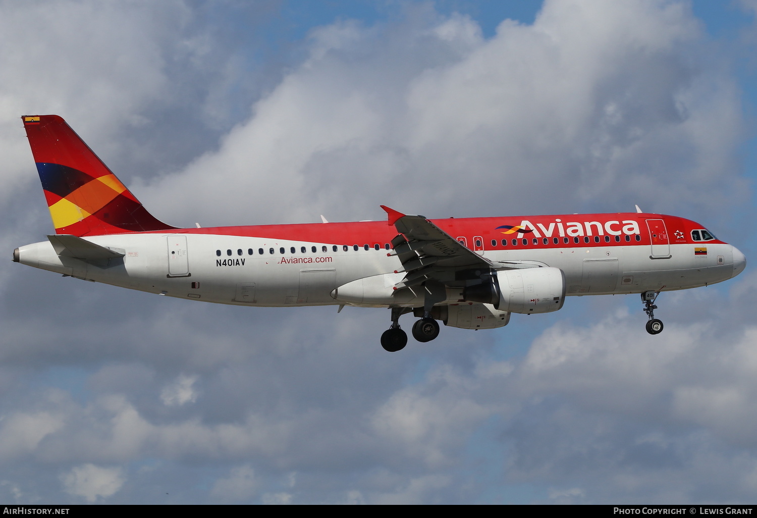 Aircraft Photo of N401AV | Airbus A320-214 | Avianca | AirHistory.net #271738