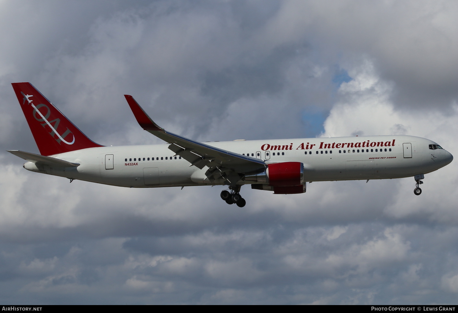 Aircraft Photo of N432AX | Boeing 767-323/ER | Omni Air International - OAI | AirHistory.net #271742