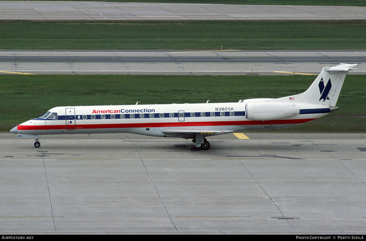 Aircraft Photo of N380SK | Embraer ERJ-140LR (EMB-135KL) | American Connection | AirHistory.net #272015