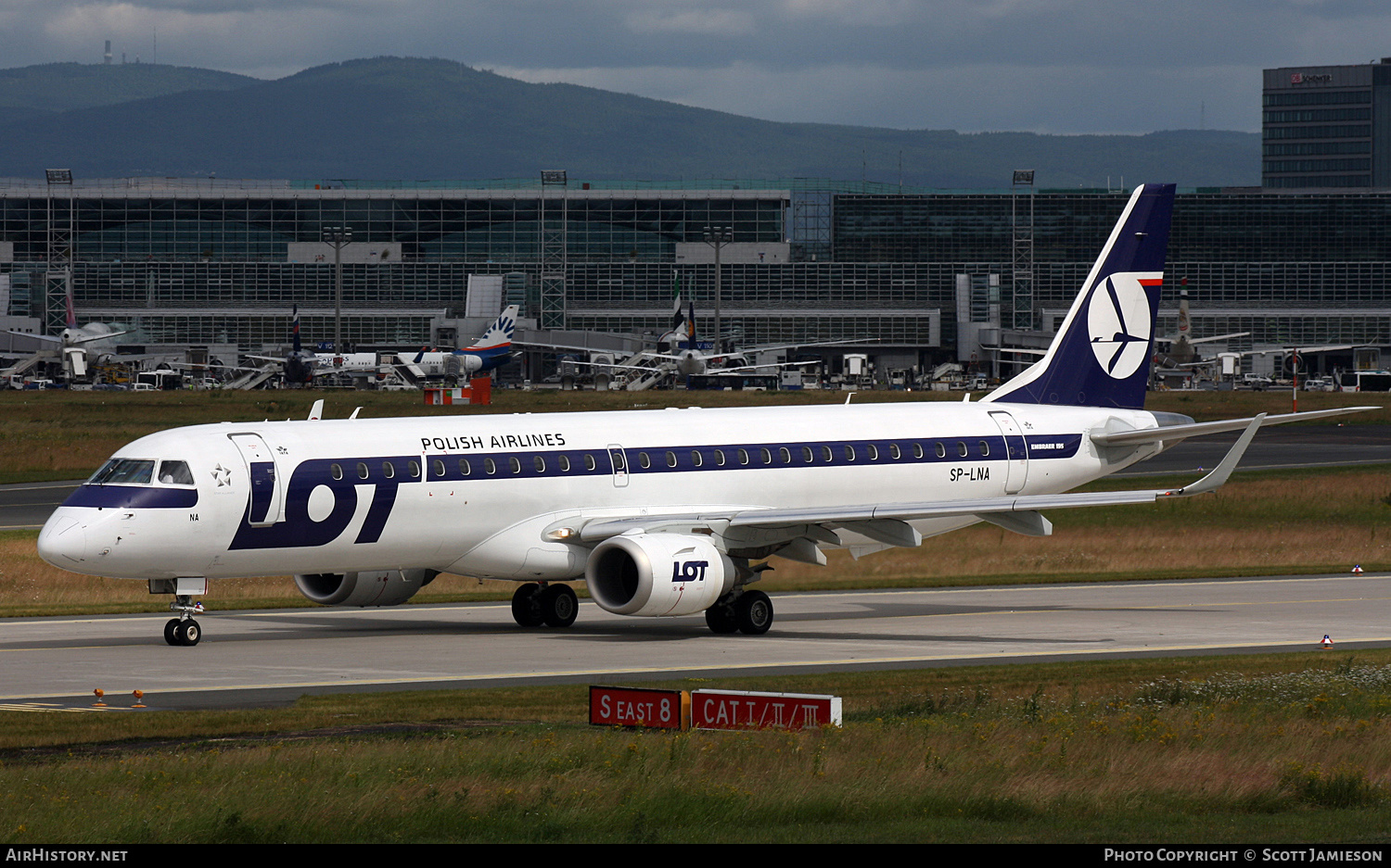 Aircraft Photo of SP-LNA | Embraer 195LR (ERJ-190-200LR) | LOT Polish Airlines - Polskie Linie Lotnicze | AirHistory.net #272099