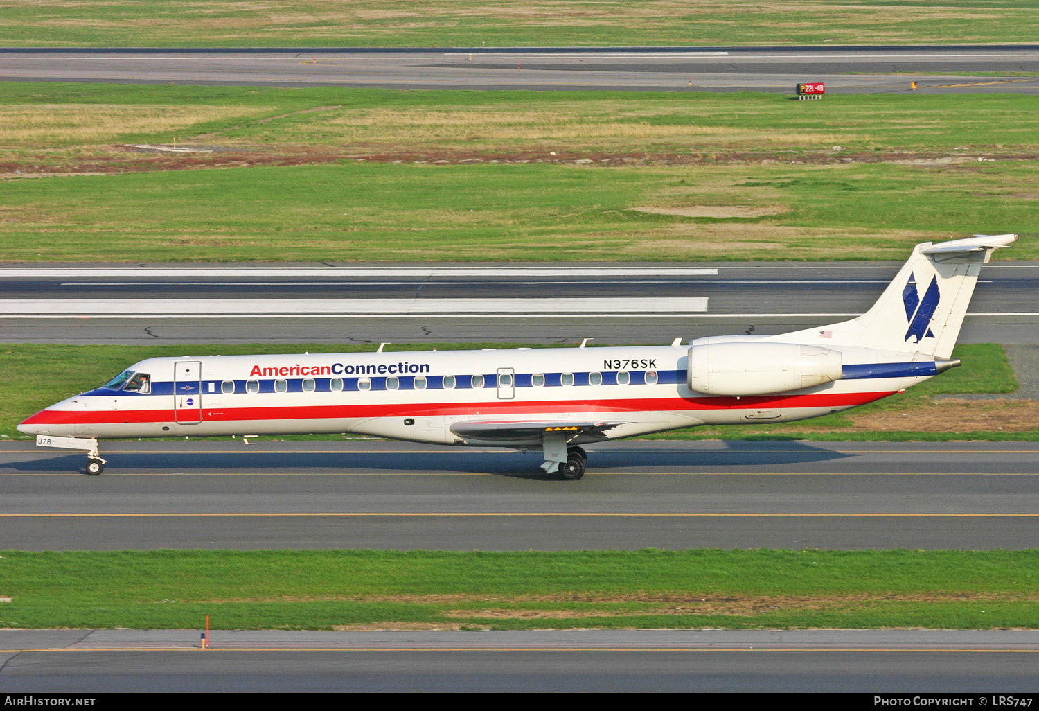 Aircraft Photo of N376SK | Embraer ERJ-140LR (EMB-135KL) | American Connection | AirHistory.net #272266