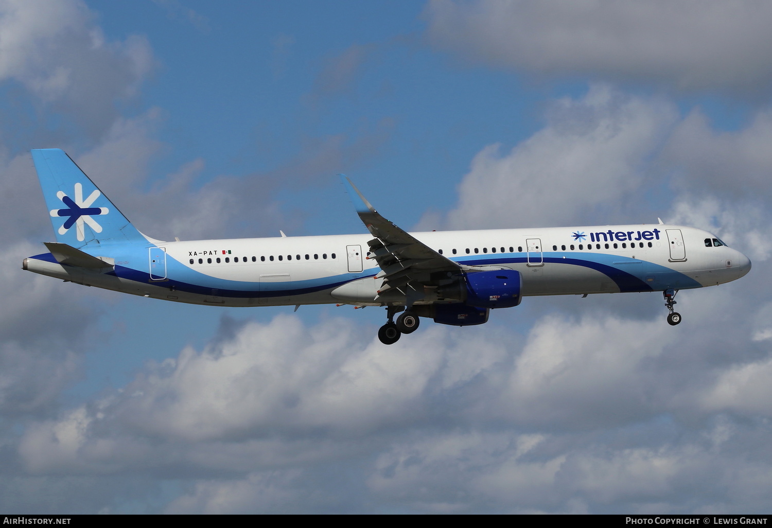 Aircraft Photo of XA-PAT | Airbus A321-211 | Interjet | AirHistory.net #272574