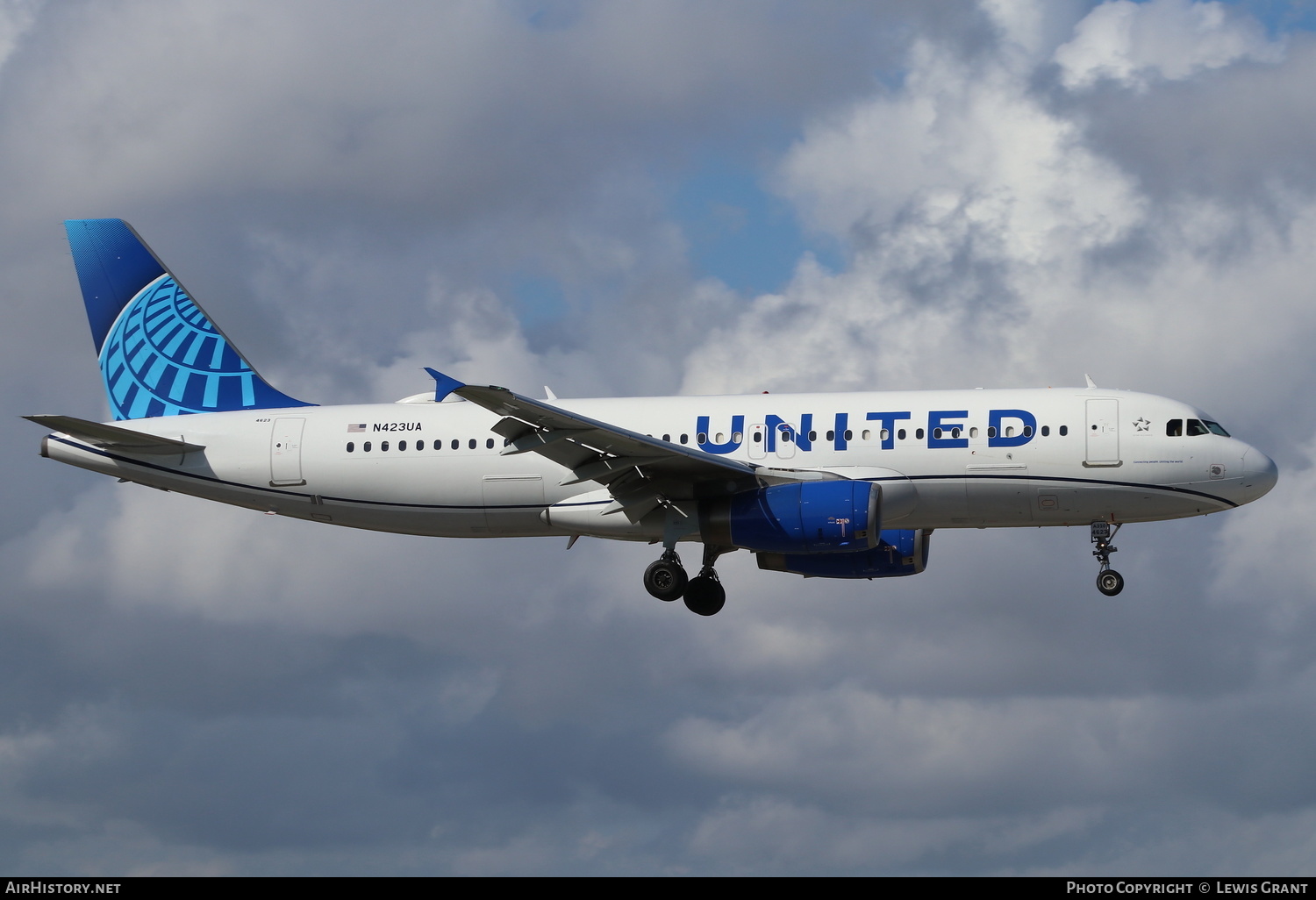 Aircraft Photo of N423UA | Airbus A320-232 | United Airlines | AirHistory.net #272575