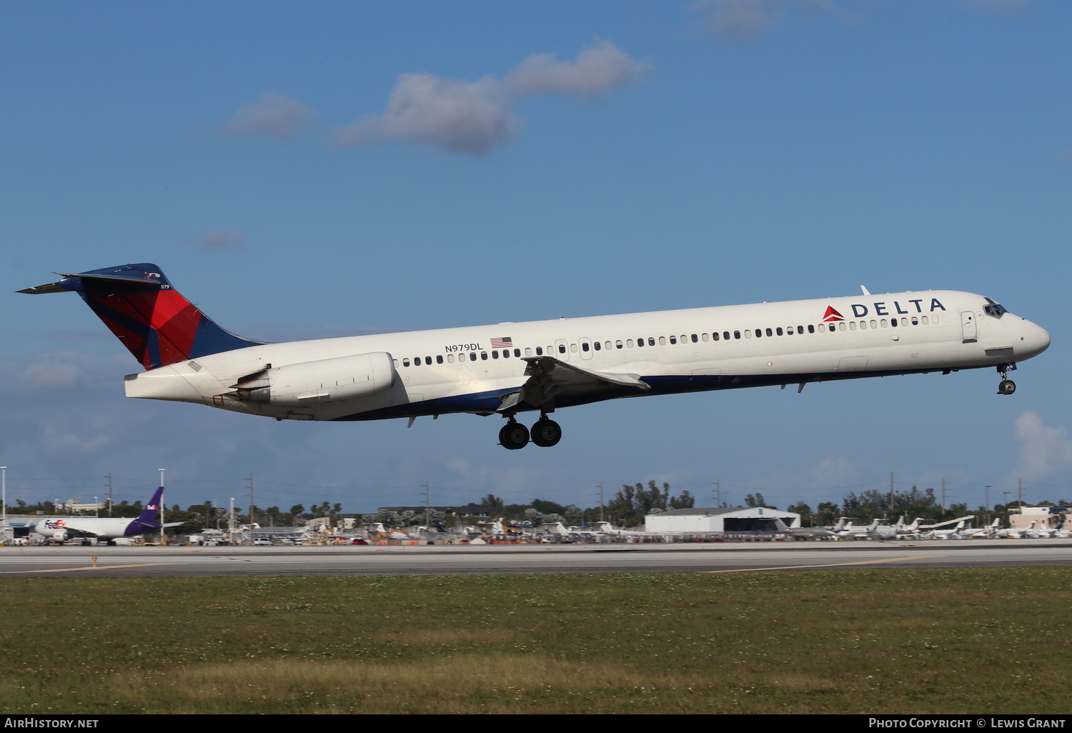 Aircraft Photo of N979DL | McDonnell Douglas MD-88 | Delta Air Lines | AirHistory.net #272576