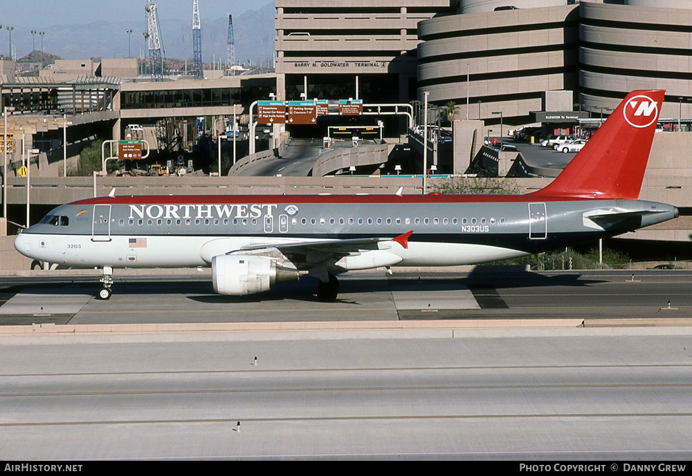 Aircraft Photo of N303US | Airbus A320-211 | Northwest Airlines | AirHistory.net #272624