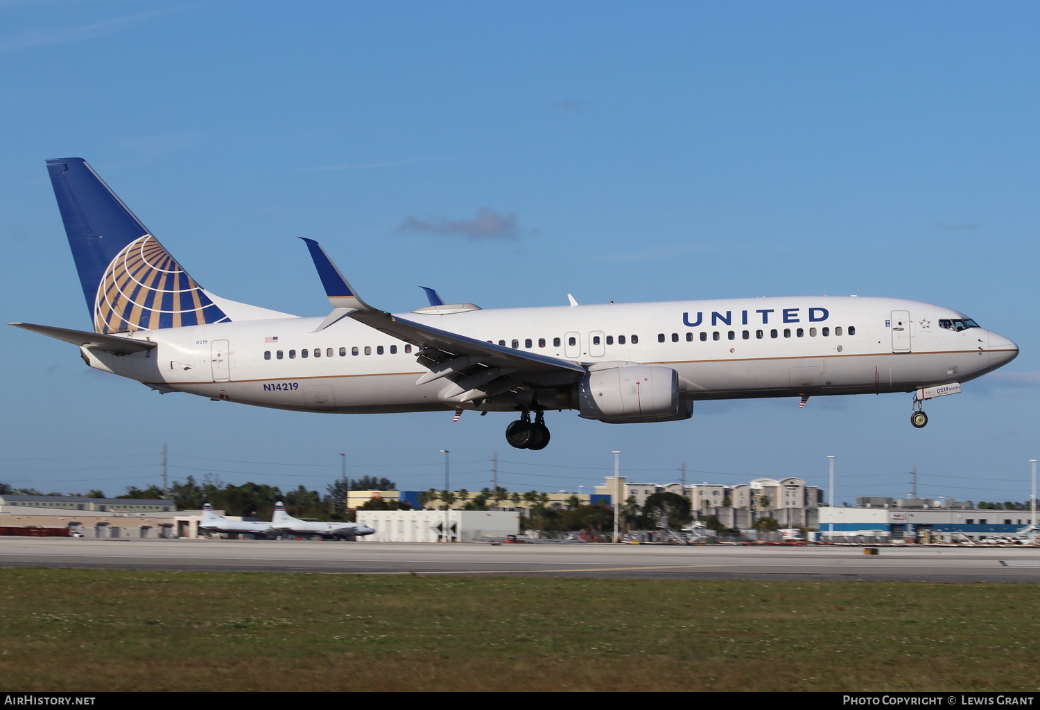 Aircraft Photo of N14219 | Boeing 737-824 | United Airlines | AirHistory.net #272668