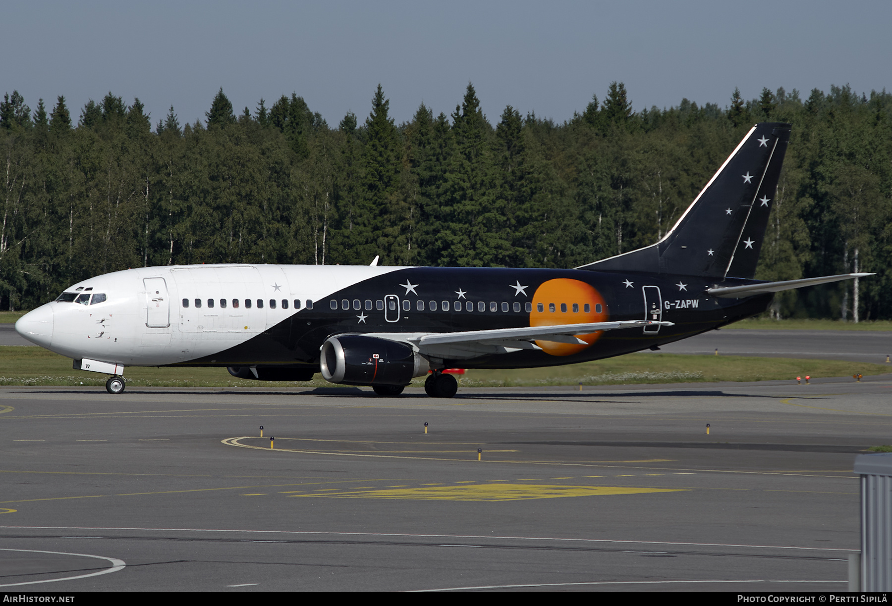 Aircraft Photo of G-ZAPW | Boeing 737-3L9(QC) | Titan Airways | AirHistory.net #272672