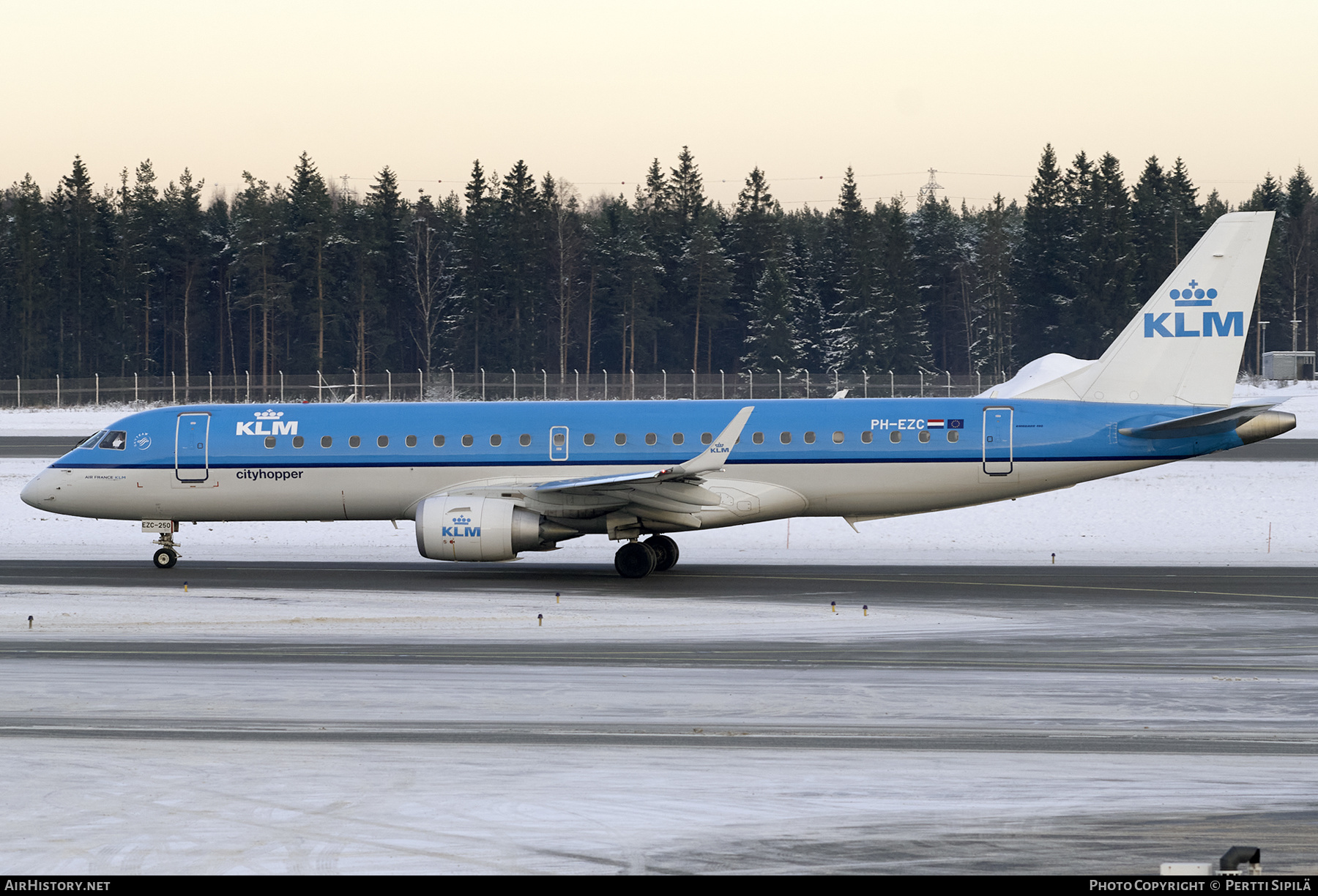 Aircraft Photo of PH-EZC | Embraer 190STD (ERJ-190-100STD) | KLM Cityhopper | AirHistory.net #272841