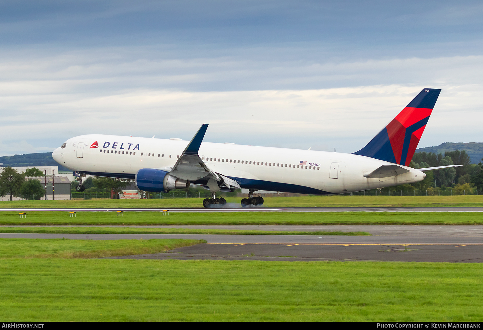 Aircraft Photo of N174DZ | Boeing 767-332/ER | Delta Air Lines | AirHistory.net #273177