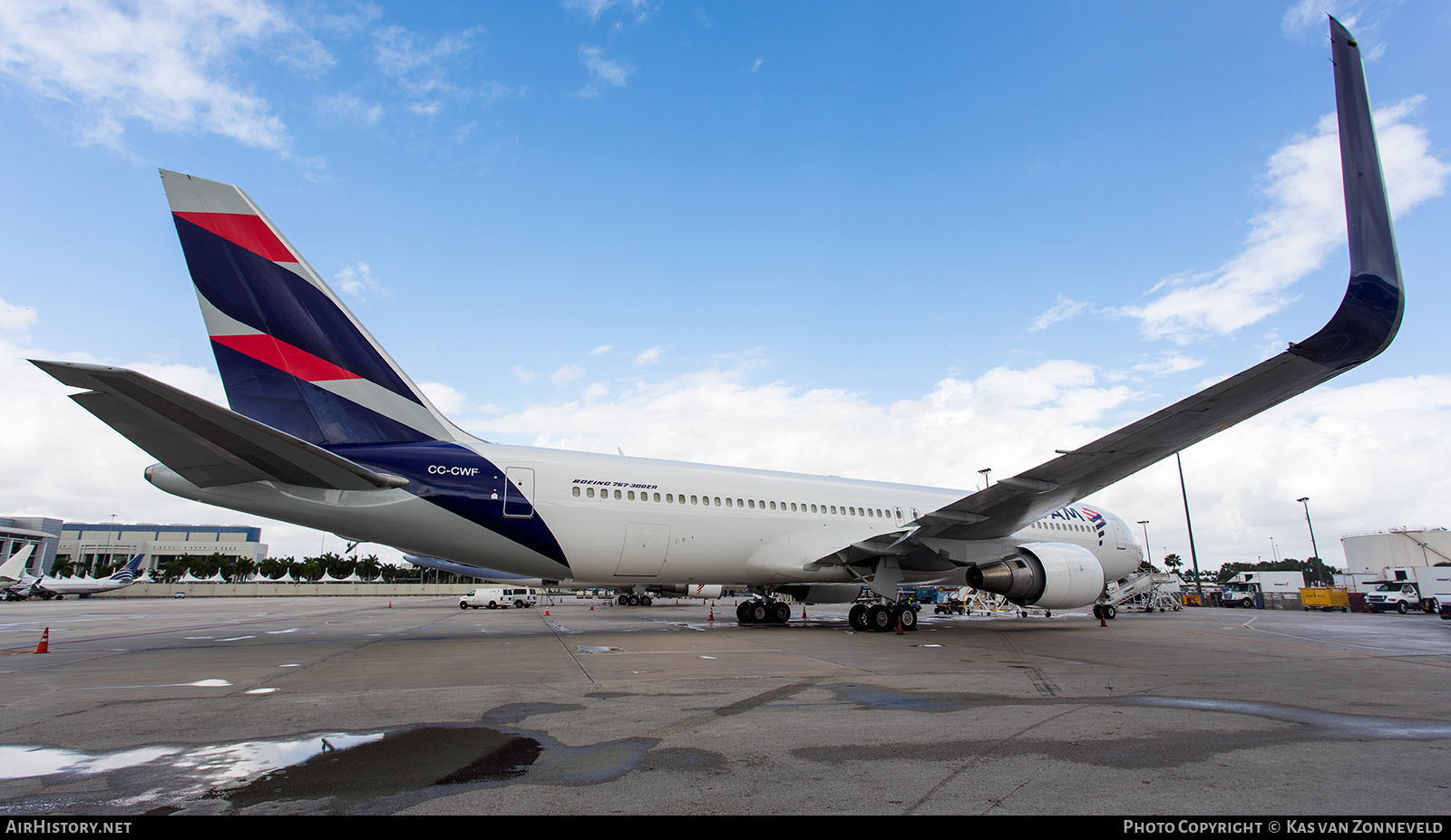 Aircraft Photo of CC-CWF | Boeing 767-316/ER | LATAM Airlines | AirHistory.net #273310