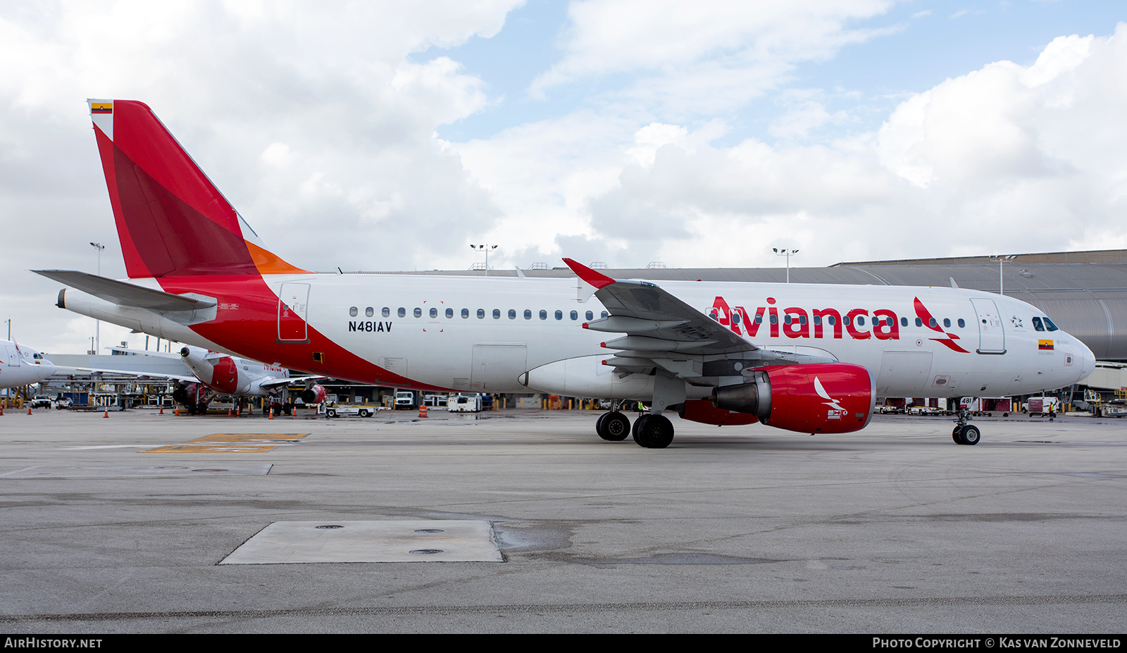 Aircraft Photo of N481AV | Airbus A320-214 | Avianca | AirHistory.net #273329