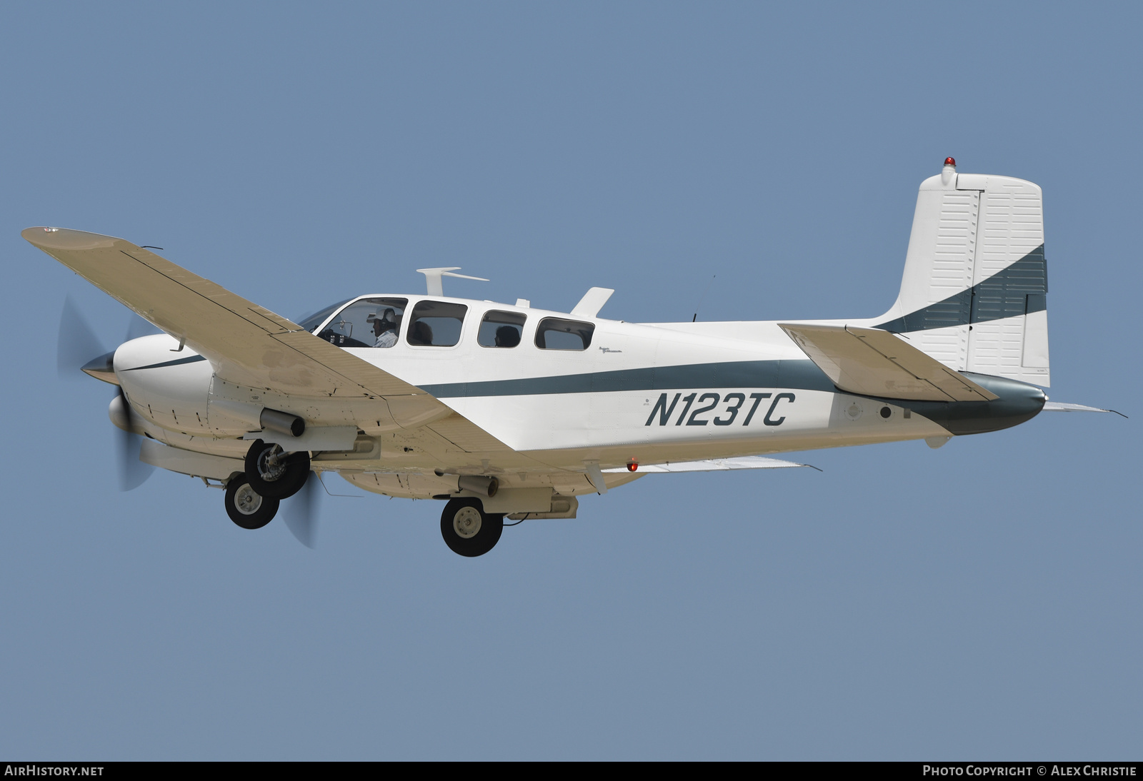 Aircraft Photo of N123TC | Beech D50E Twin Bonanza | AirHistory.net #273502