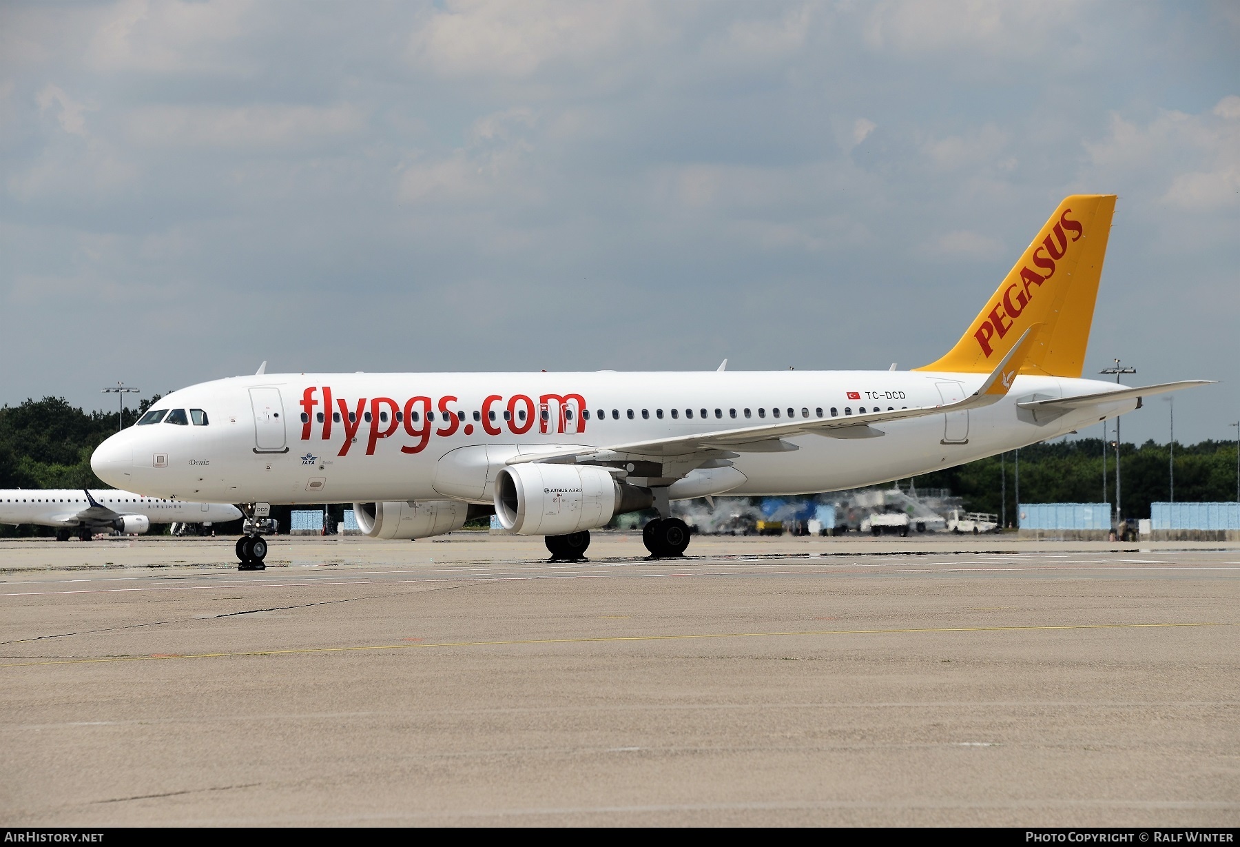 Aircraft Photo of TC-DCD | Airbus A320-214 | Pegasus Airlines | AirHistory.net #273551