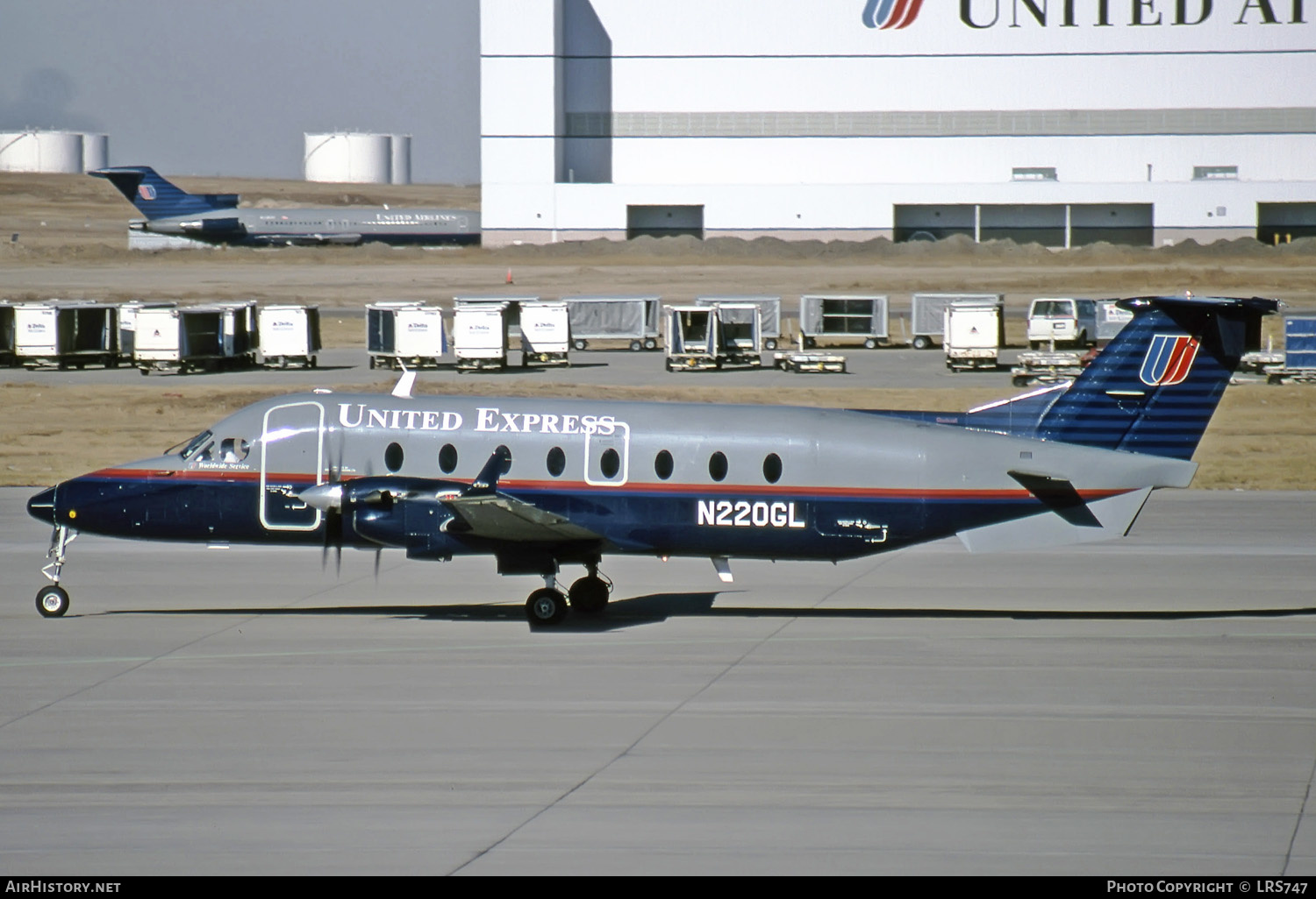 Aircraft Photo of N220GL | Raytheon 1900D | United Express | AirHistory.net #273586