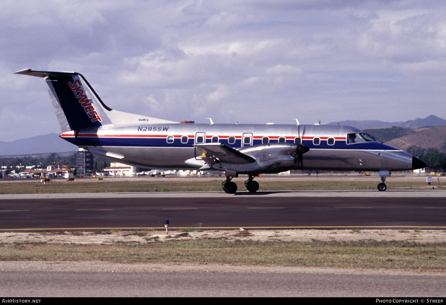Aircraft Photo of N295SW | Embraer EMB-120ER Brasilia | SkyWest Airlines | AirHistory.net #273815