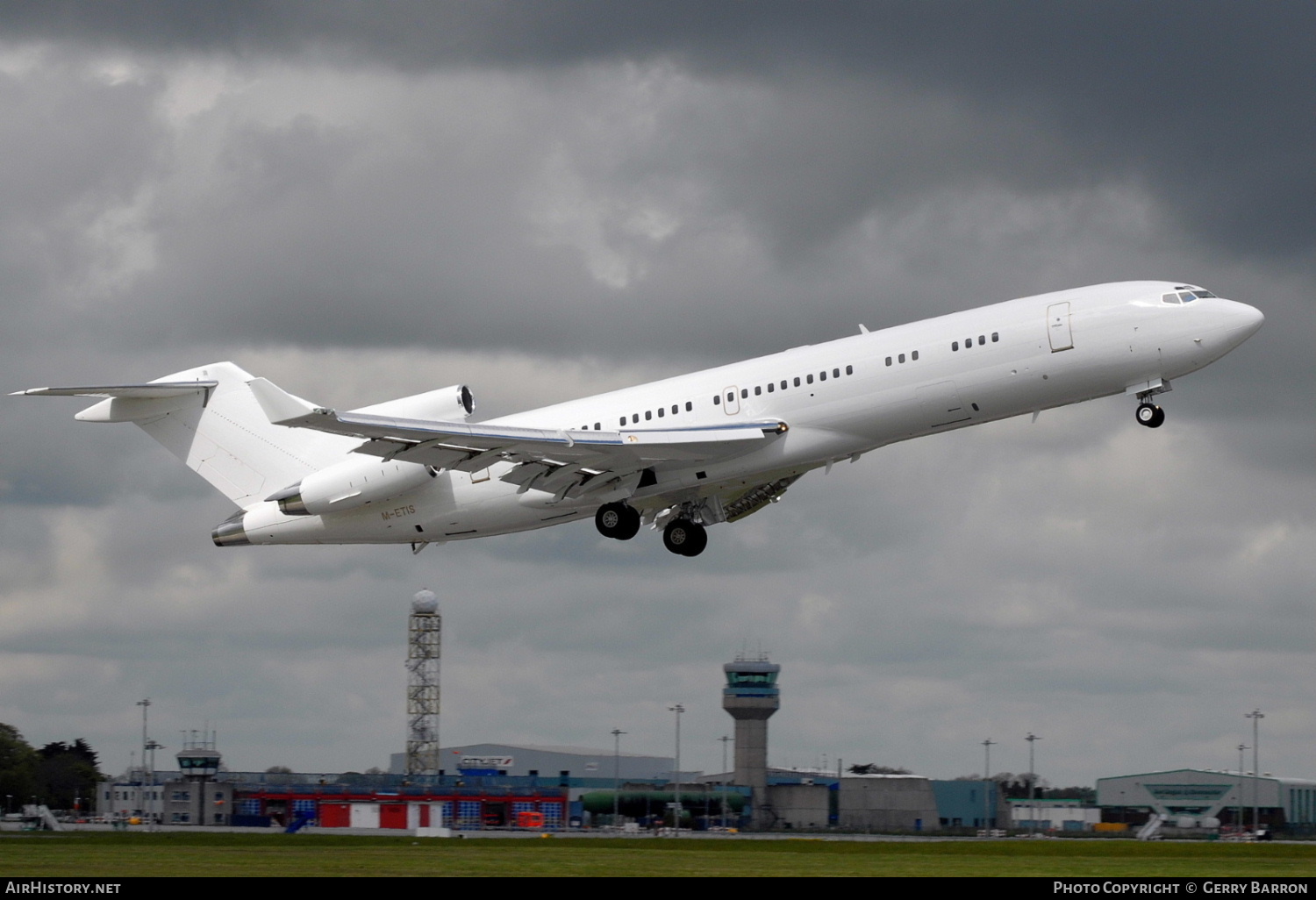 Aircraft Photo of M-ETIS | Boeing 727-2X8/Adv | AirHistory.net #273881