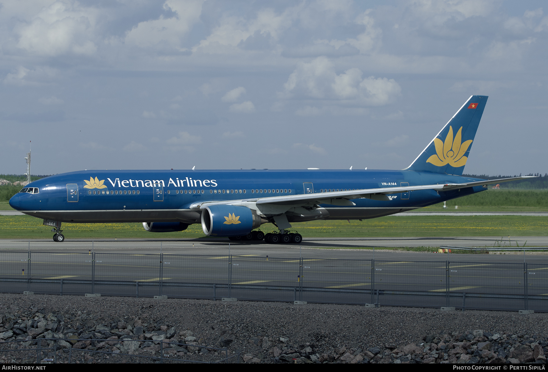 Aircraft Photo of VN-A144 | Boeing 777-26K/ER | Vietnam Airlines | AirHistory.net #273916