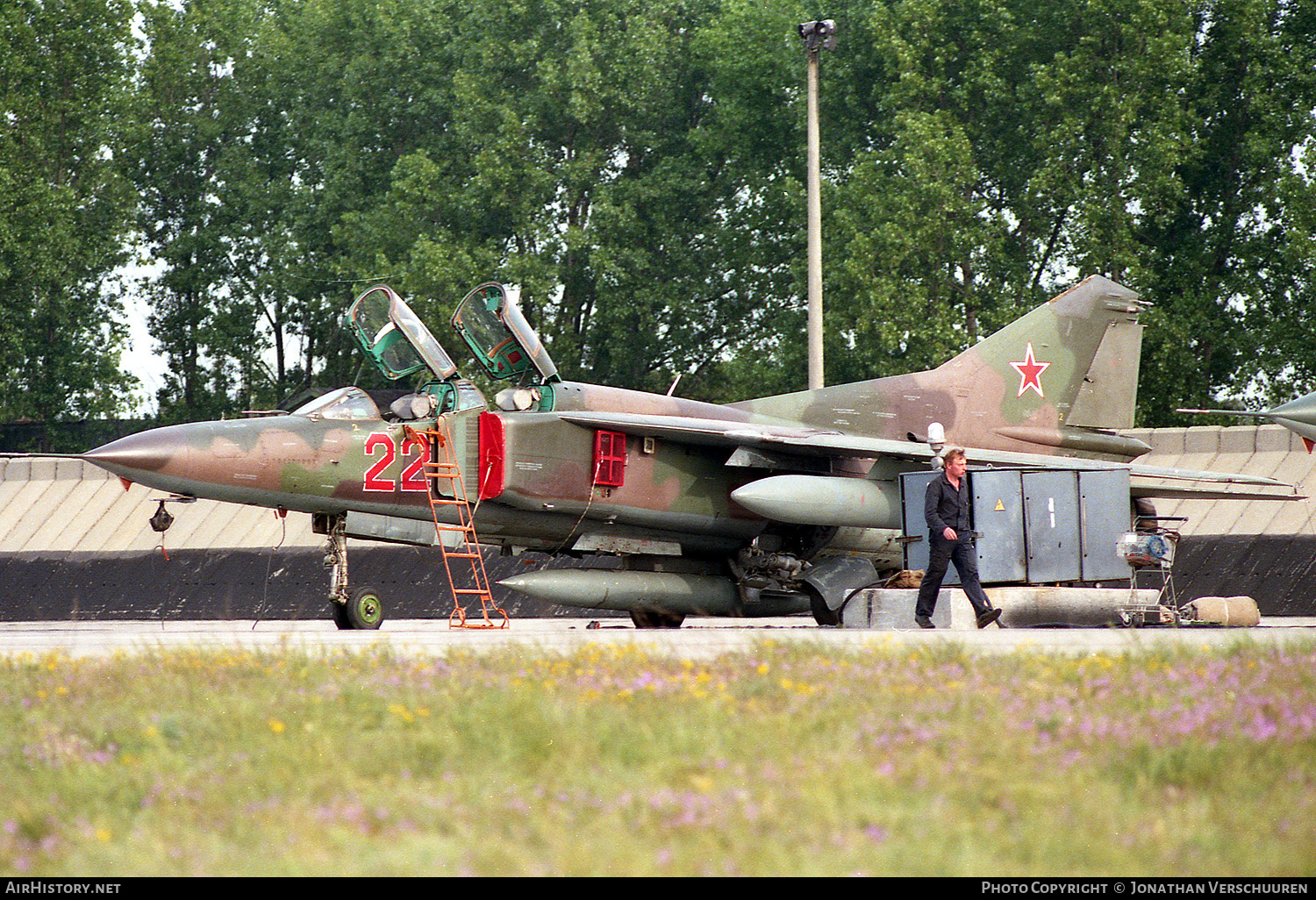 Aircraft Photo of 22 red | Mikoyan-Gurevich MiG-23UB | Russia - Air Force | AirHistory.net #274226