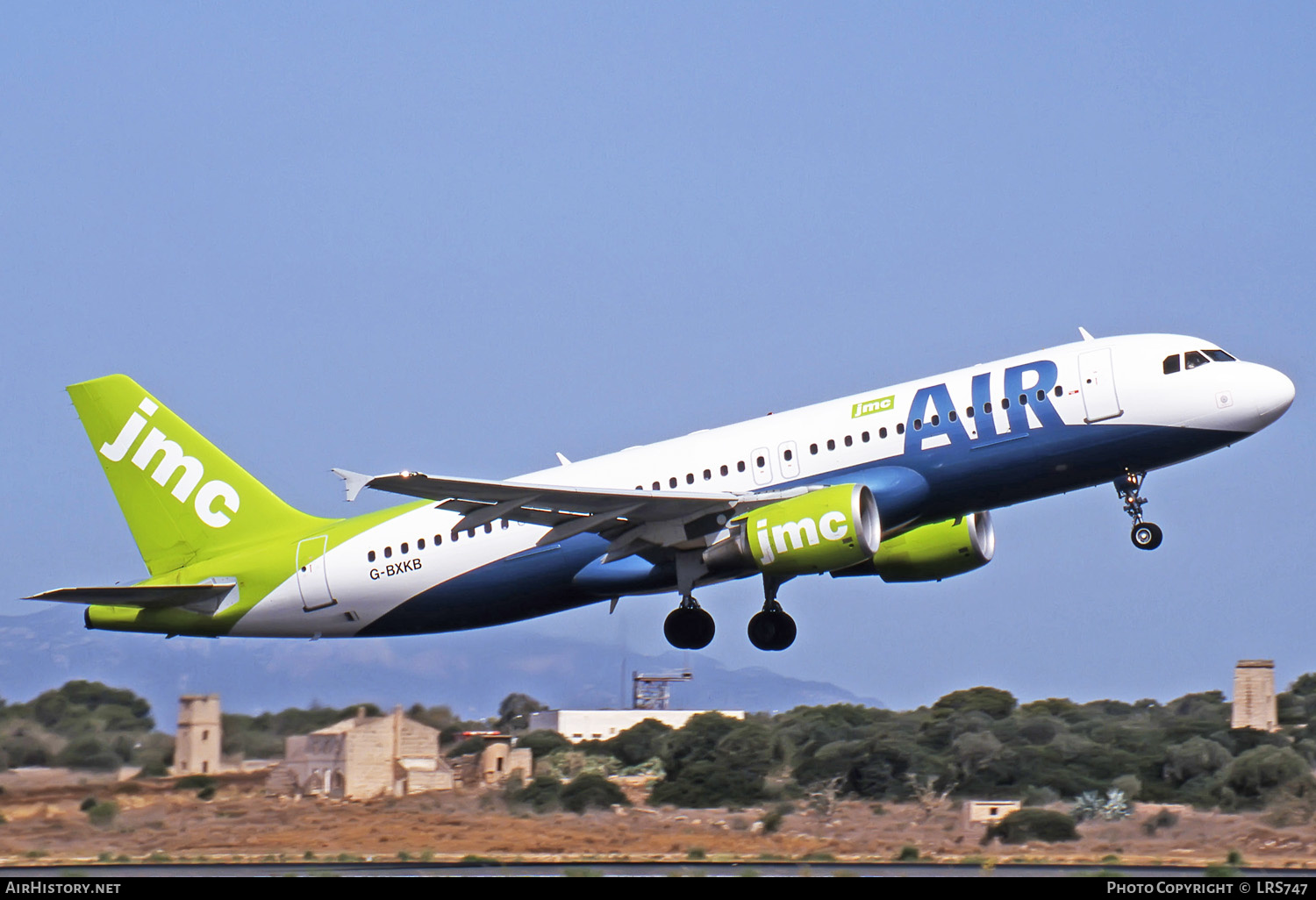 Aircraft Photo of G-BXKB | Airbus A320-214 | JMC Air | AirHistory.net #274271