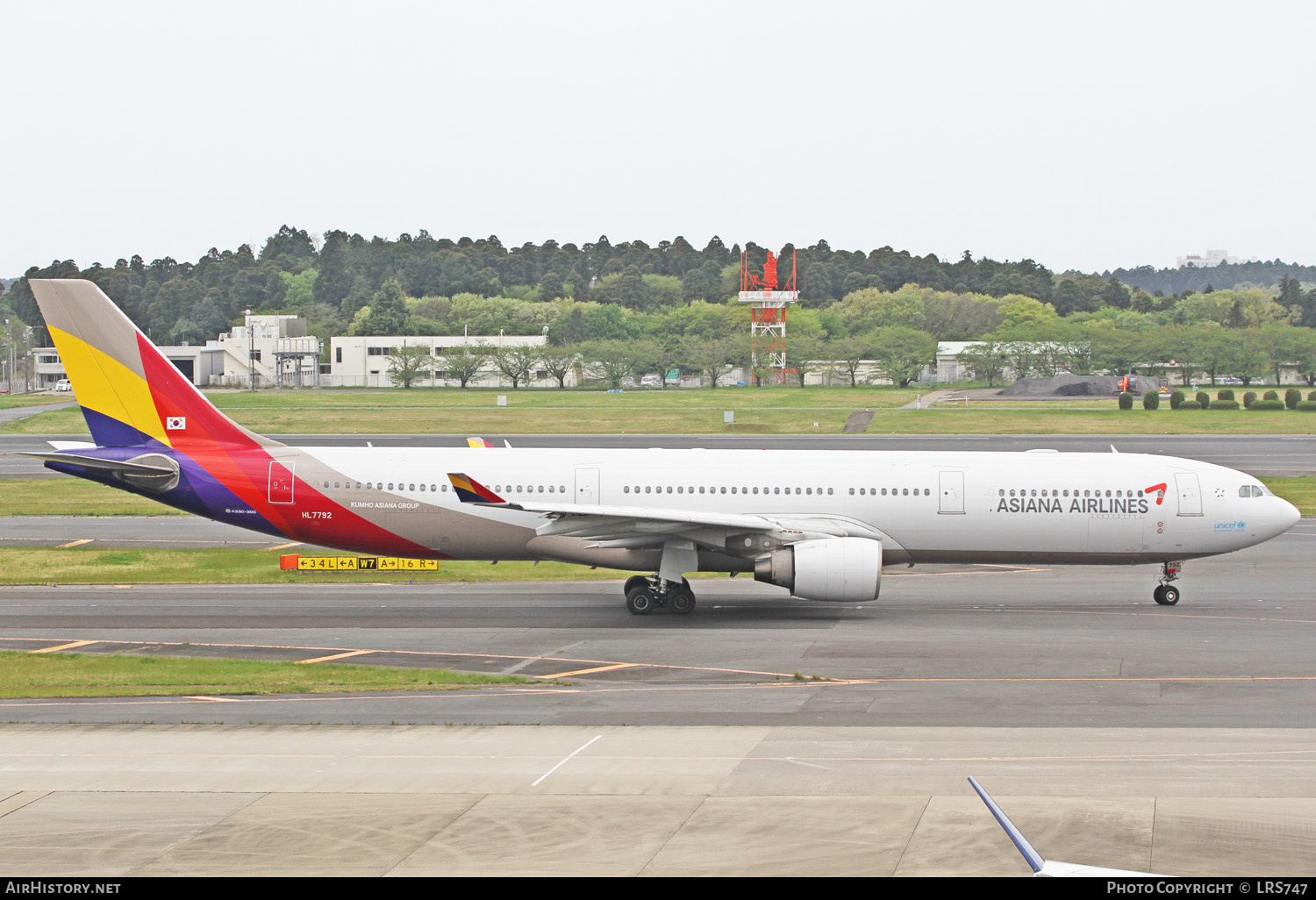 Aircraft Photo of HL7792 | Airbus A330-323E | Asiana Airlines | AirHistory.net #274284
