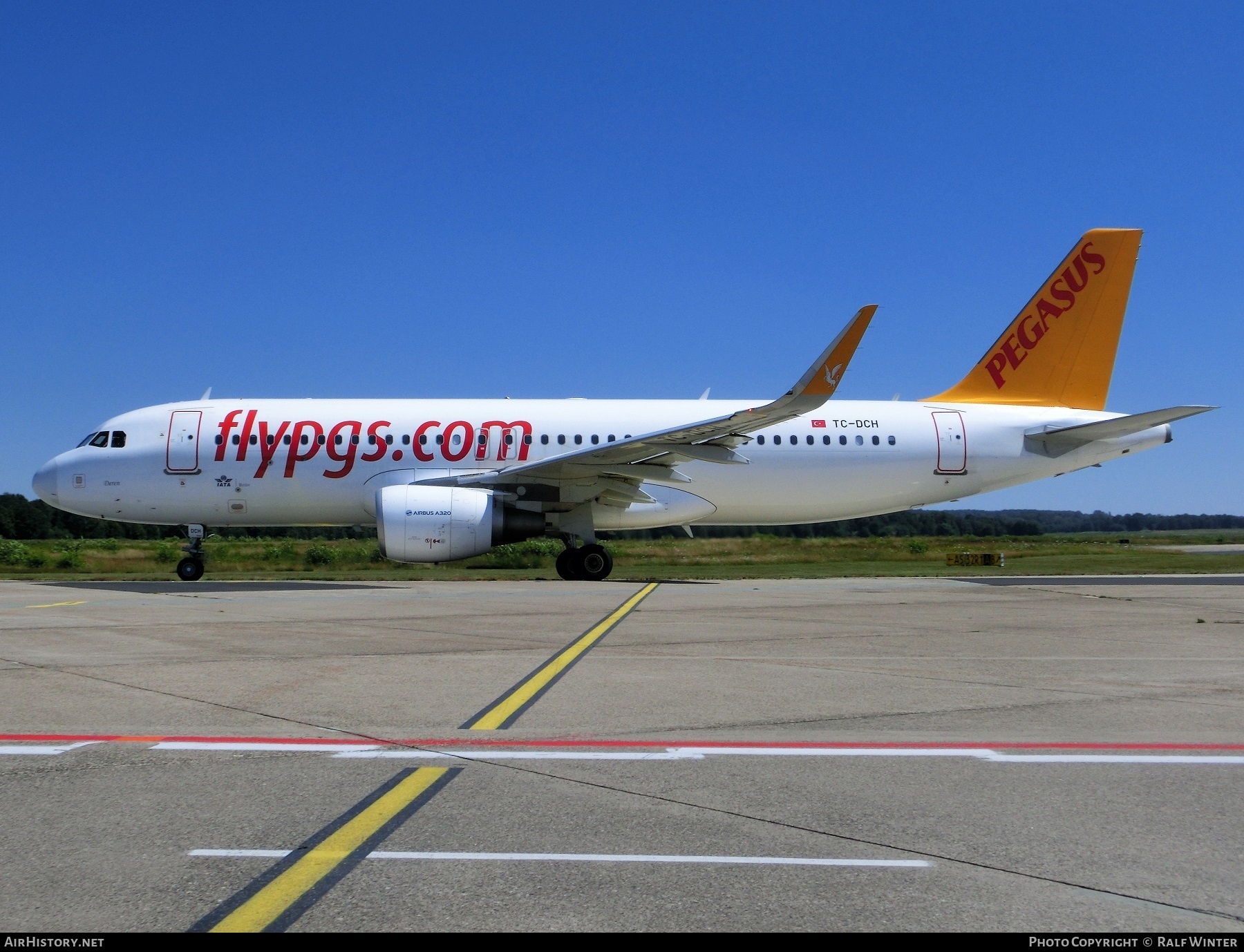 Aircraft Photo of TC-DCH | Airbus A320-216 | Pegasus Airlines | AirHistory.net #274353